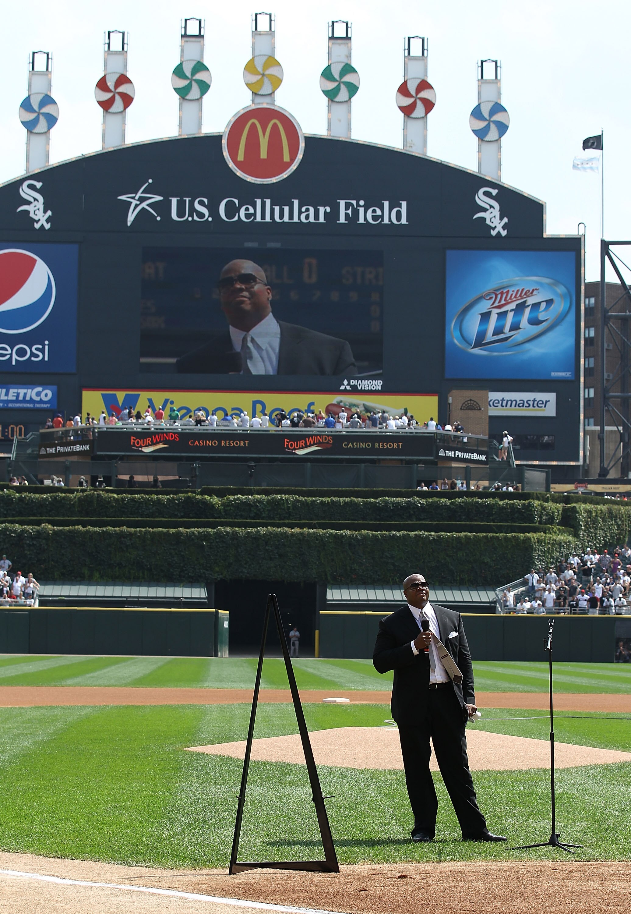 CHICAGO - AUGUST 29: Former player Frank Thomas of the Chicago White Sox speaks to the crowd as the White Sox retire his number 35 during a ceremony before a game against the New York Yankees at U.S. Cellular Field on August 29, 2010 in Chicago, Illinois.