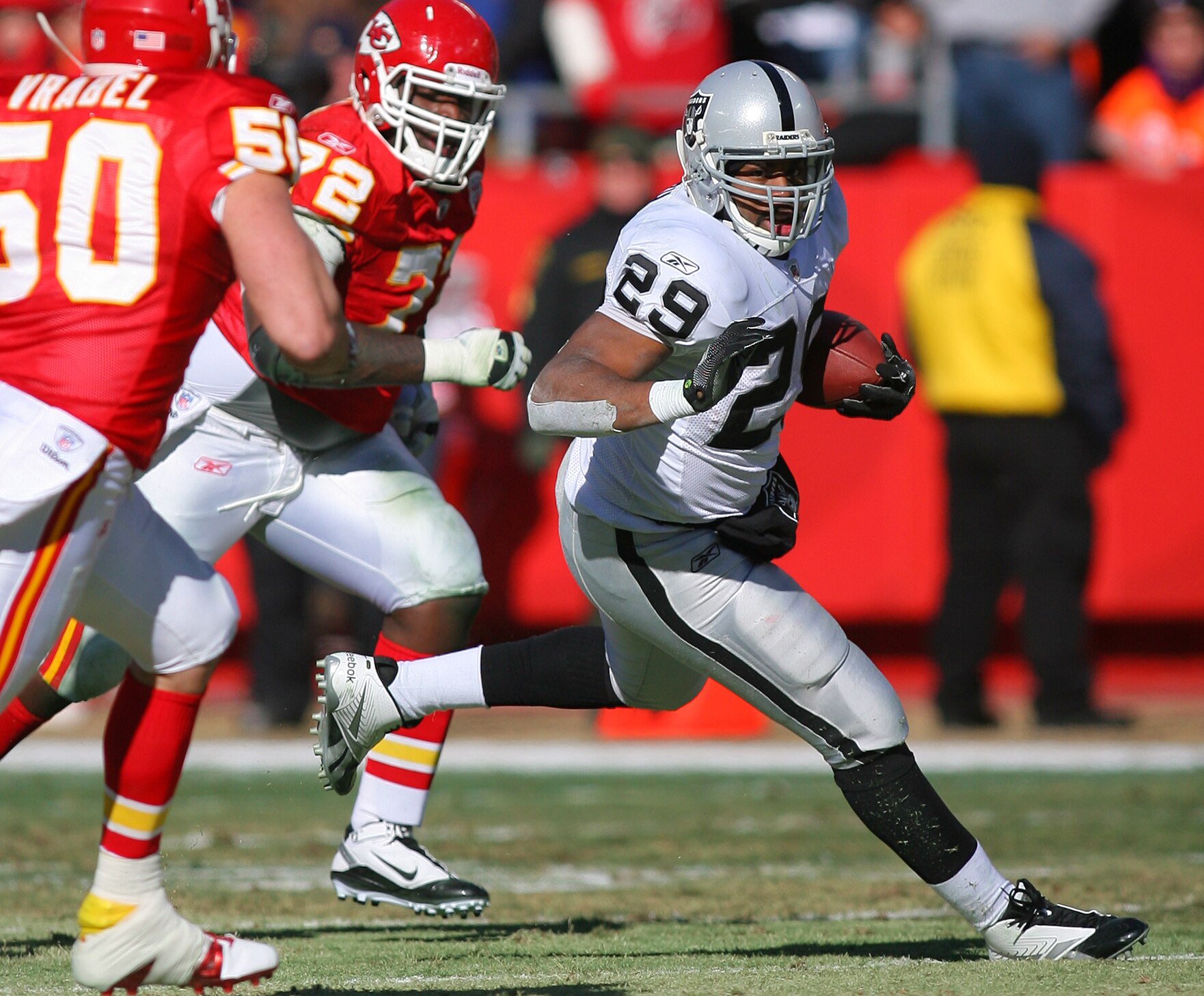 KANSAS CITY, MO - JANUARY 02:  Running back Michael Bush #29 of the Oakland Raiders runs down field in a game against the Kansas City Chiefs at Arrowhead Stadium on January 2, 2011 in Kansas City, Missouri.  (Photo by Tim Umphrey/Getty Images)