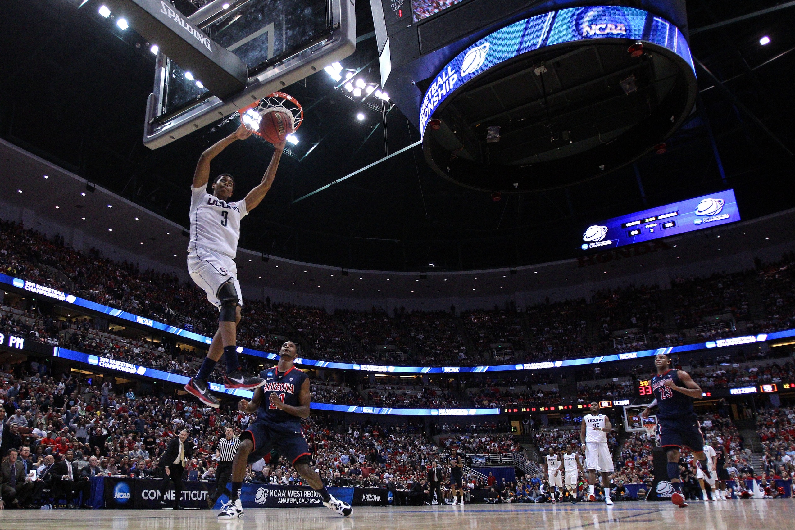 ANAHEIM, CA - MARCH 26:  Jeremy Lamb #3 of the Connecticut Huskies dunks the ball against Kyle Fogg #21 of the Arizona Wildcats during the west regional final of the 2011 NCAA men's basketball tournament at the Honda Center on March 26, 2011 in Anaheim, C