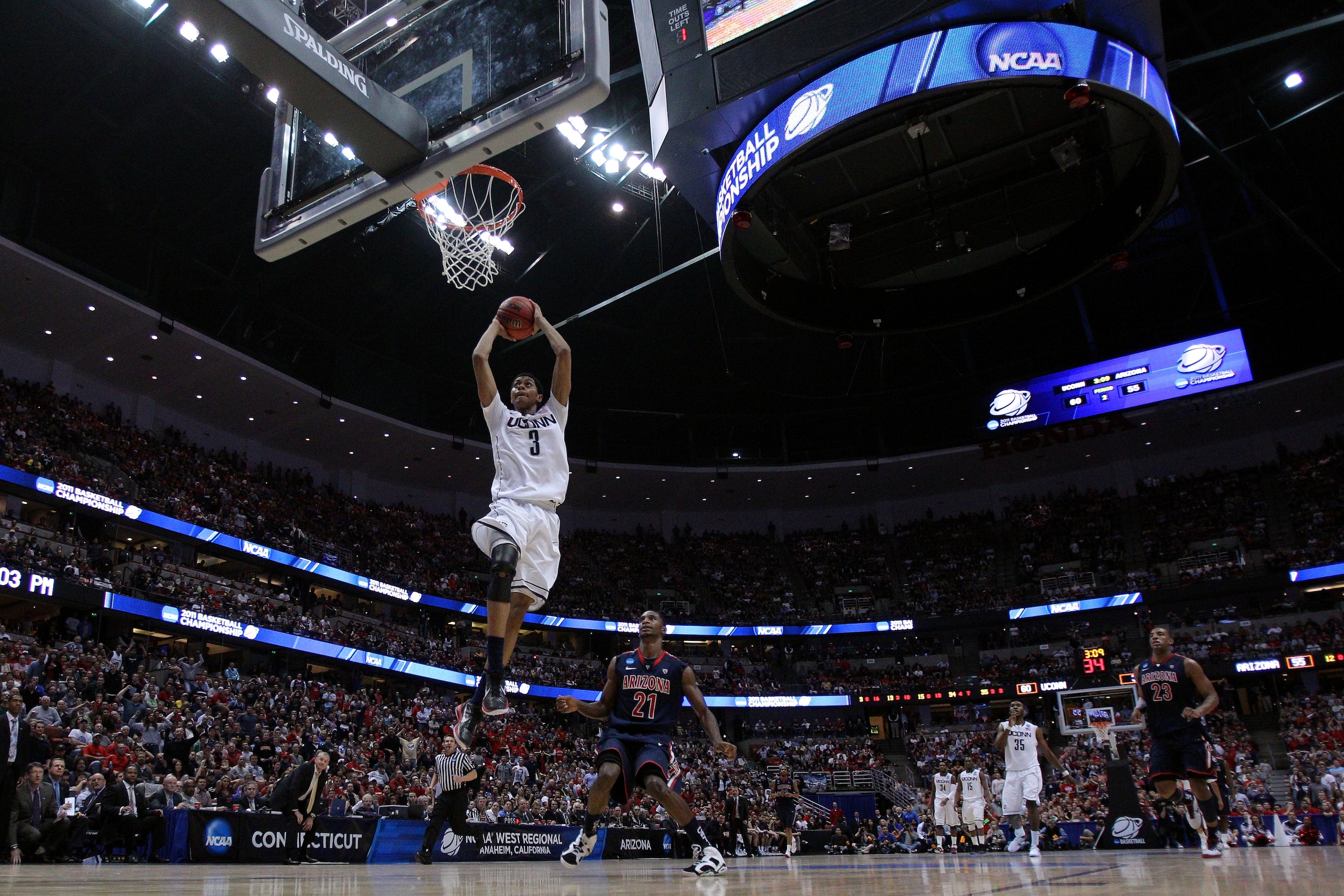 ANAHEIM, CA - MARCH 26:  Jeremy Lamb #3 of the Connecticut Huskies dunks the ball against Kyle Fogg #21 of the Arizona Wildcats during the west regional final of the 2011 NCAA men's basketball tournament at the Honda Center on March 26, 2011 in Anaheim, C