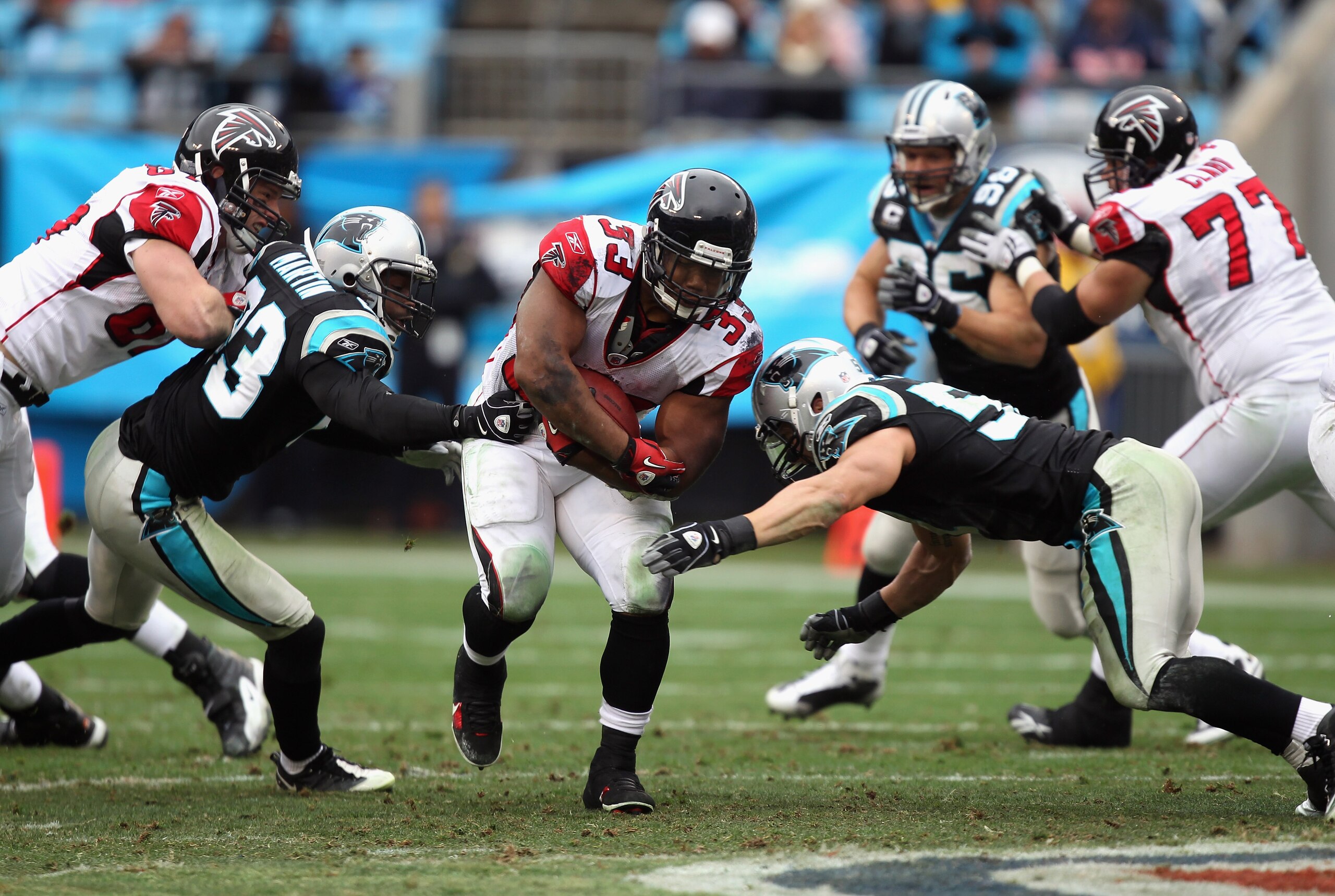 CHARLOTTE, NC - DECEMBER 12:  Michael Turner #33 of the Atlanta Falcons runs with the ball against the Carolina Panthers during their game at Bank of America Stadium on December 12, 2010 in Charlotte, North Carolina.  (Photo by Streeter Lecka/Getty Images