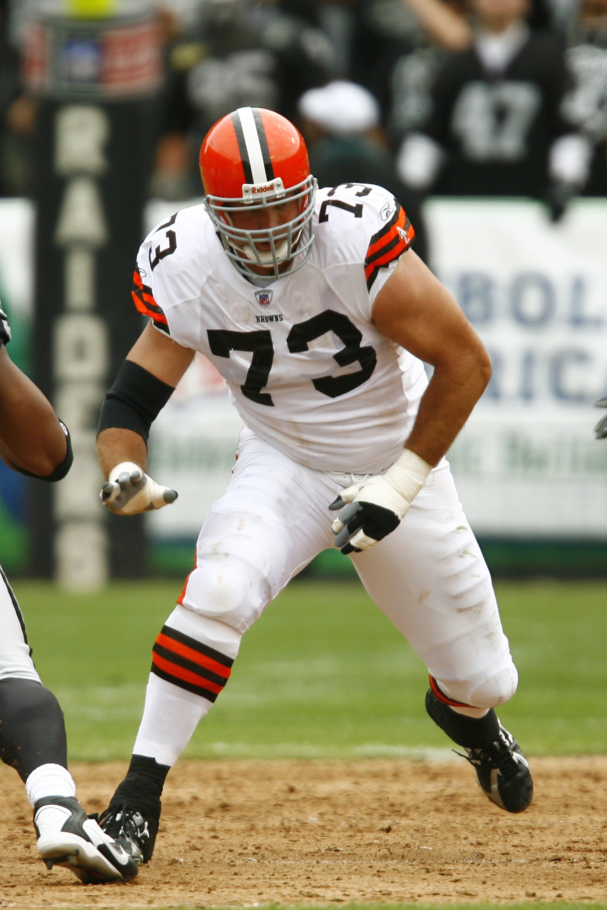 OAKLAND, CA - SEPTEMBER 23: Tackle Joe Thomas #73 of the Cleveland Browns drops back to pass block against the Oakland Raiders during a 26-24 loss at McAfee Coliseum on September 23, 2007 in Oakand, California. (Photo by Kevin Terrell/Getty Images) OAKLAND, CA - SEPTEMBER 23: Tackle Joe Thomas #73 of the Cleveland Browns drops back to pass block against the Oakland Raiders during a 26-24 loss at McAfee Coliseum on September 23, 2007 in Oakand, California. (Photo by Kevin Terrell/Getty Images)