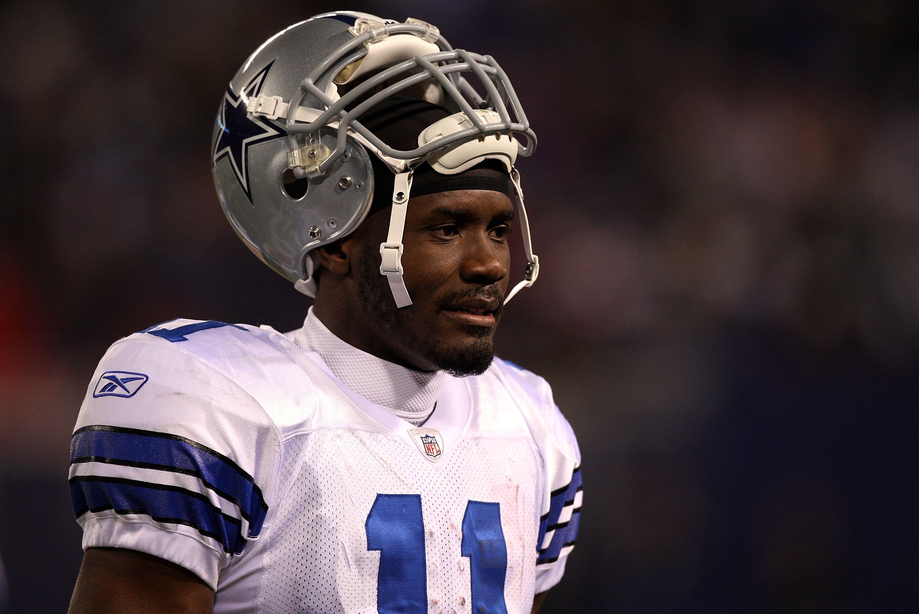 EAST RUTHERFORD, NJ - DECEMBER 06:  Roy Williams #11 of the Dallas Cowboys looks on against the New York Giants on December 6, 2009 at Giants Stadium in East Rutherford, New Jersey. The Giants defeated the Cowboys 31-24.  (Photo by Jim McIsaac/Getty Image