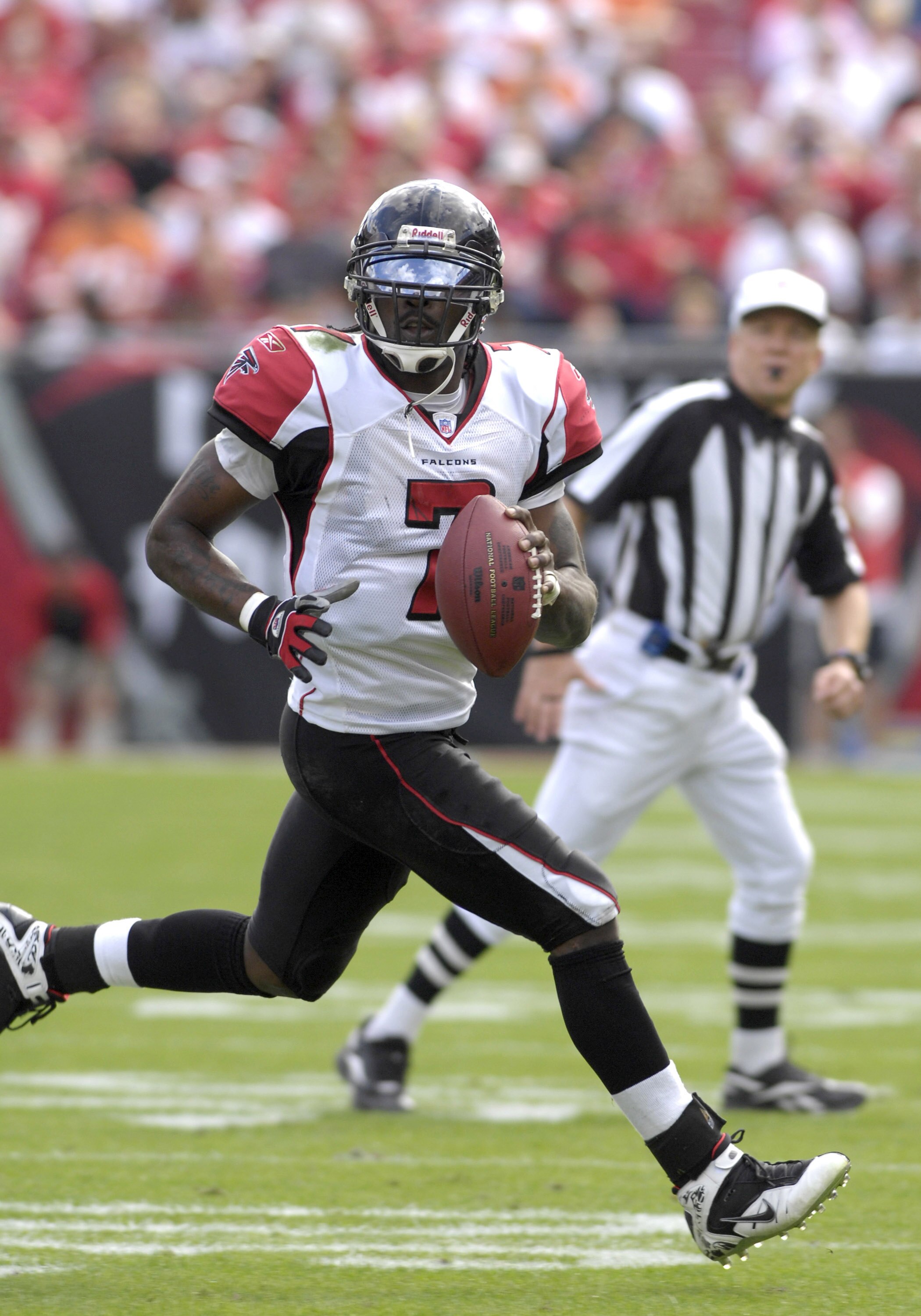 Atlanta Falcons quarterback Michael Vick during a game between the Atlanta Falcons and Tampa Bay Buccaneers at Raymond James Stadium on December 10, 2006 in Tampa, Florida. The Falcons won 17 - 6.  (Photo by Al Messerschmidt/Getty Images)