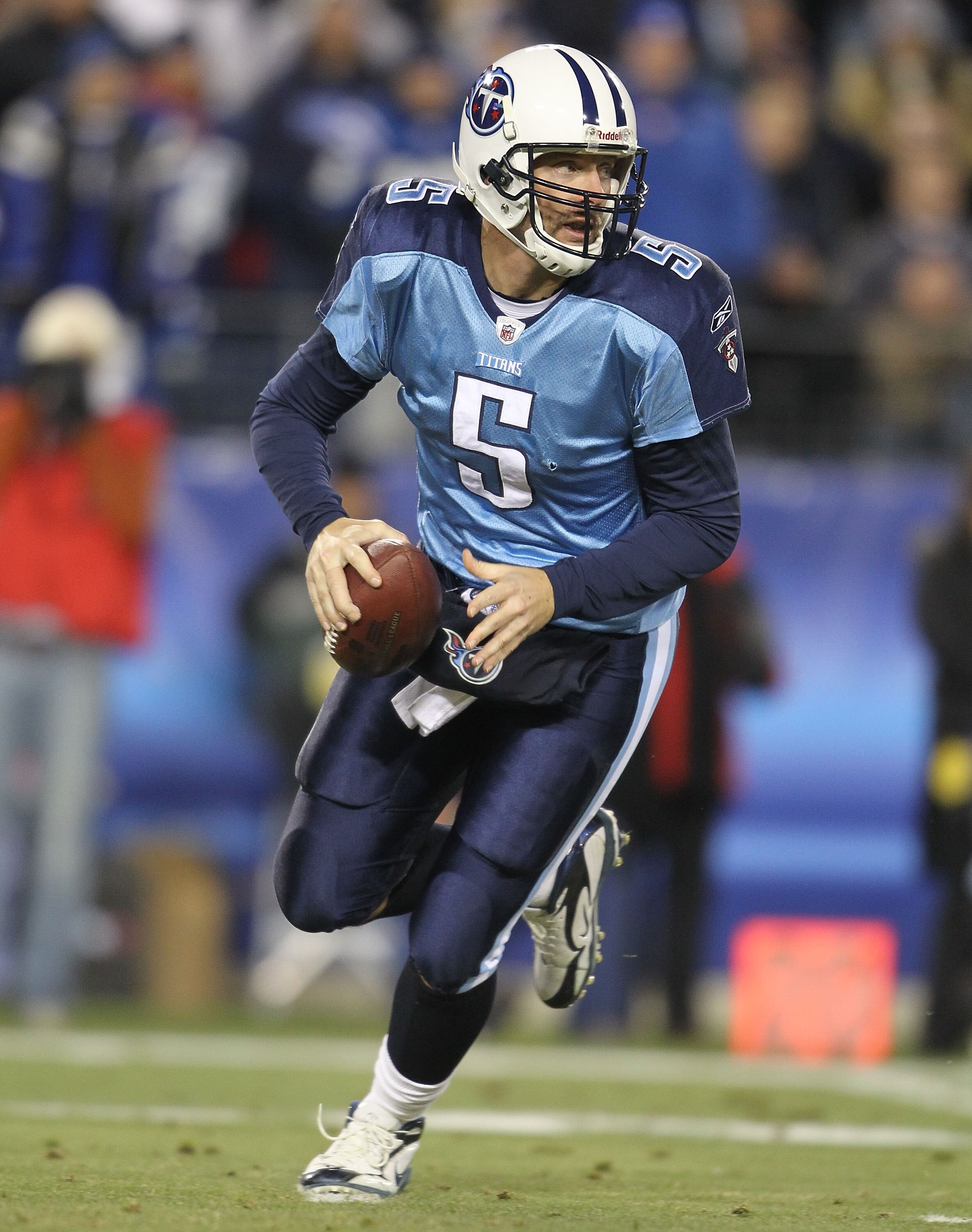 NASHVILLE, TN - DECEMBER 09:  Kerry Collins #5 of the Tennessee Titans runs with the ball against the Indianapolis Colts during the NFL game at LP Field on December 9, 2010 in Nashville, Tennessee.  (Photo by Andy Lyons/Getty Images)