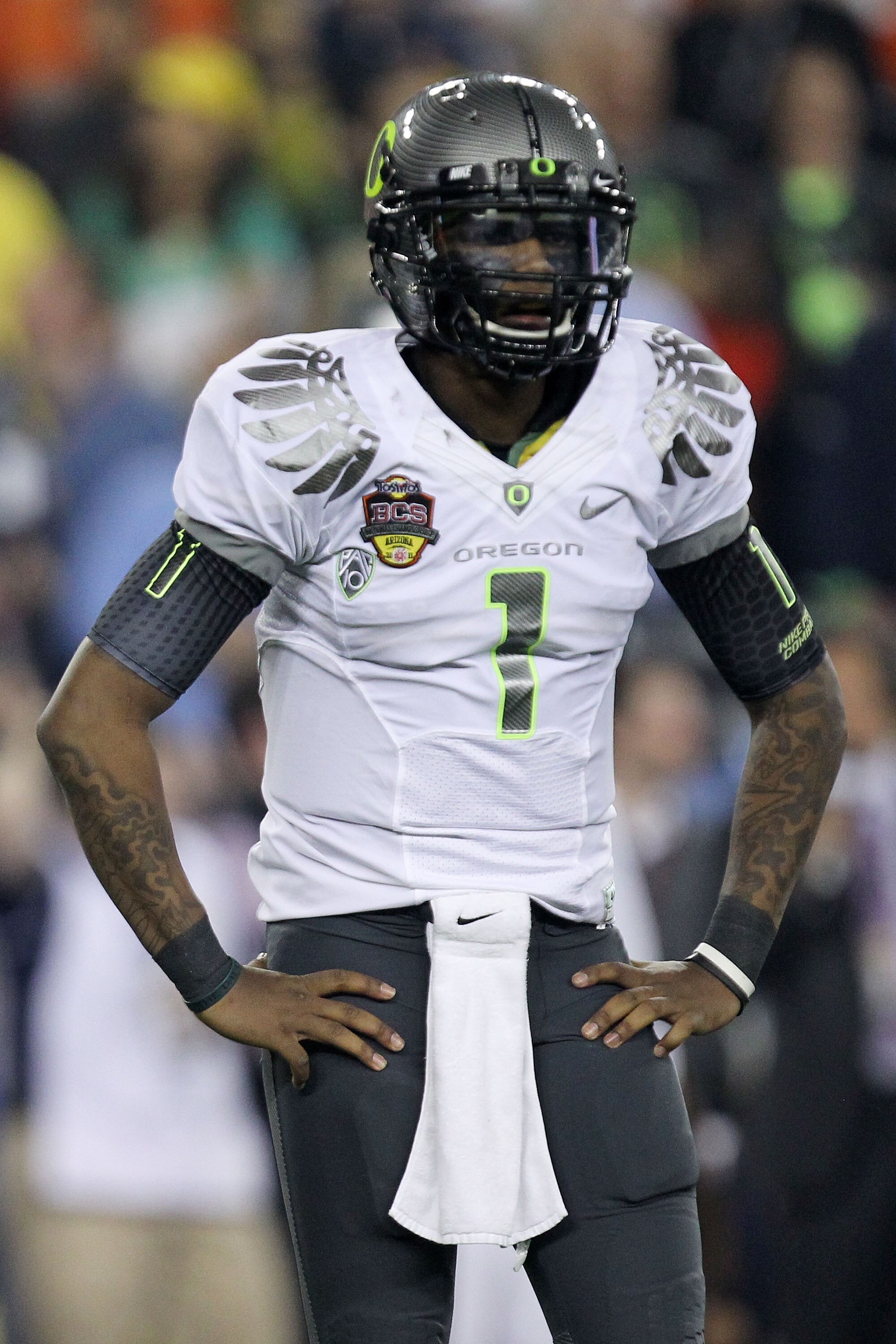 GLENDALE, AZ - JANUARY 10:  Darron Thomas #1 of the Oregon Ducks looks on against the Auburn Tigers during the Tostitos BCS National Championship Game at University of Phoenix Stadium on January 10, 2011 in Glendale, Arizona.  (Photo by Ronald Martinez/Ge