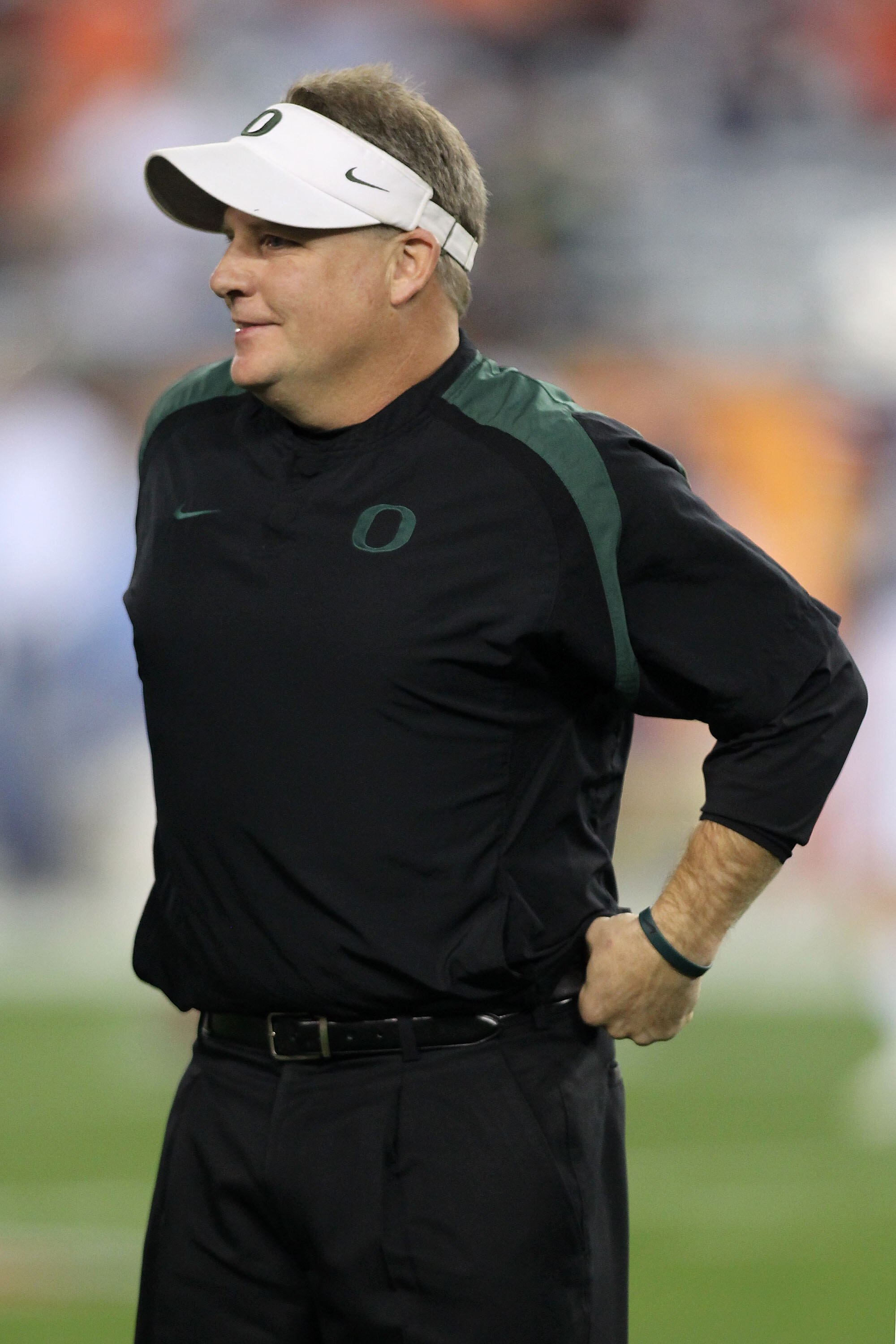 GLENDALE, AZ - JANUARY 10:  Head coach Chip Kelly of the Oregon Ducks looks on during their 22-19 loss to the Auburn Tigers during the Tostitos BCS National Championship Game at University of Phoenix Stadium on January 10, 2011 in Glendale, Arizona.  (Pho