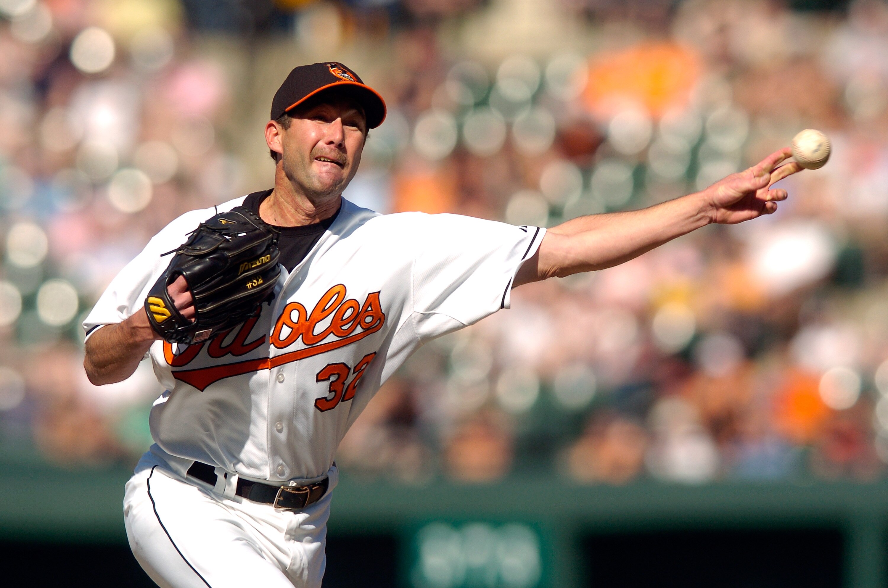 BALTIMORE- APRIL 22:  Jamie Walker #32 of the Baltimore Orioles pitches against the Toronto Blue Jays at Camden Yards April 22, 2007 in Baltimore, Maryland.   (Photo by Greg Fiume/Getty Images)