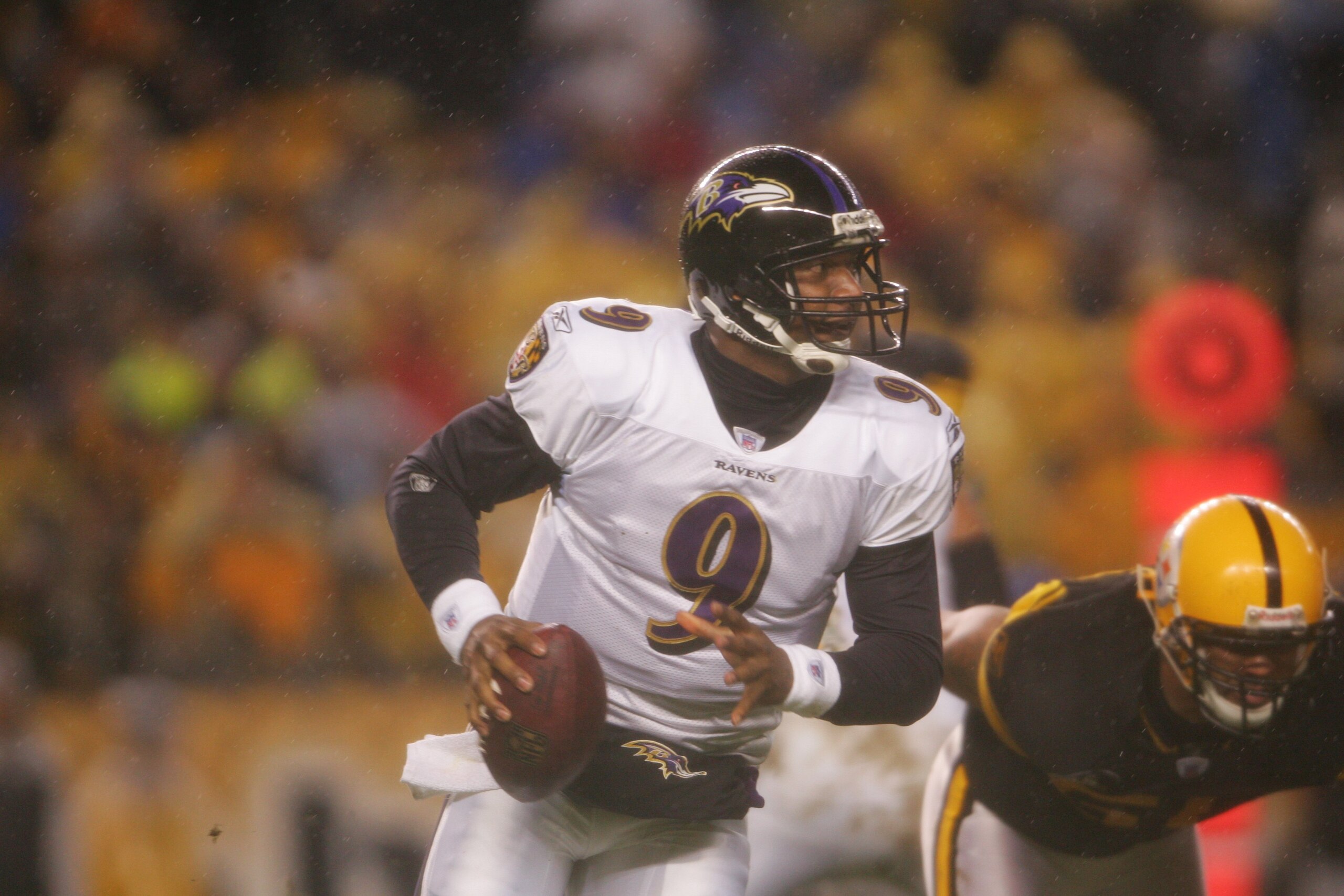 PITTSBURGH - NOVEMBER 5:  Steve McNair #9 of the Baltimore Ravens drops back against the Pittsburgh Steelers on November 5, 2007 at Heinz Field in Pittsburgh, Pennsylvania. (Photo by Chris McGrath/Getty Images)