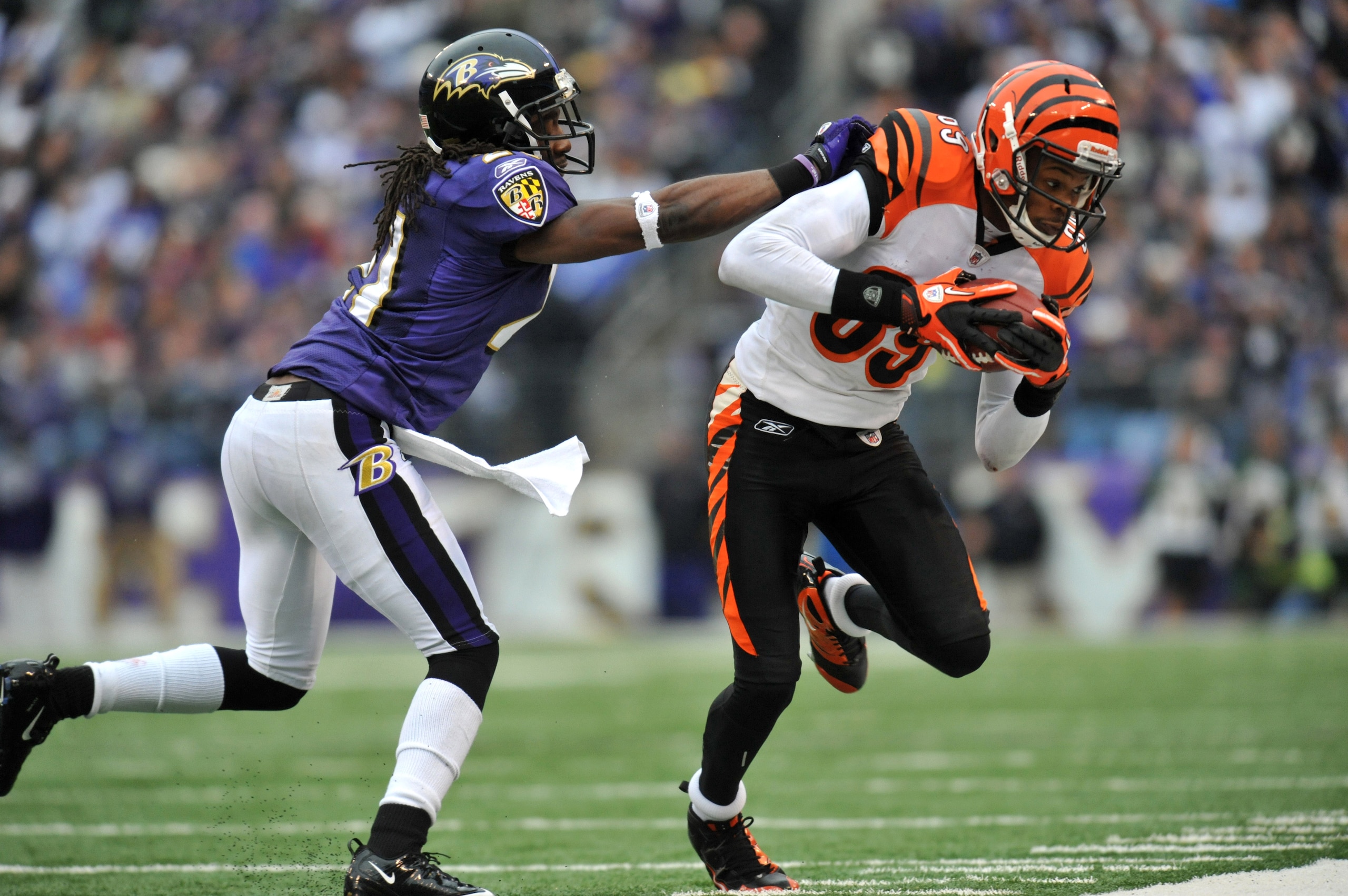 BALTIMORE, MD - JANUARY 2: Jerome Simpson #89 of the Cincinnati Bengals runs the ball against Lardarius Webb #21 of the Baltimore Ravens at M&T Bank Stadium on January 2, 2011 in Baltimore, Maryland. The Ravens lead the Bengals 6-0 at the half. (Photo by BALTIMORE, MD - JANUARY 2: Jerome Simpson #89 of the Cincinnati Bengals runs the ball against Lardarius Webb #21 of the Baltimore Ravens at M&T Bank Stadium on January 2, 2011 in Baltimore, Maryland. The Ravens lead the Bengals 6-0 at the half. (Photo by