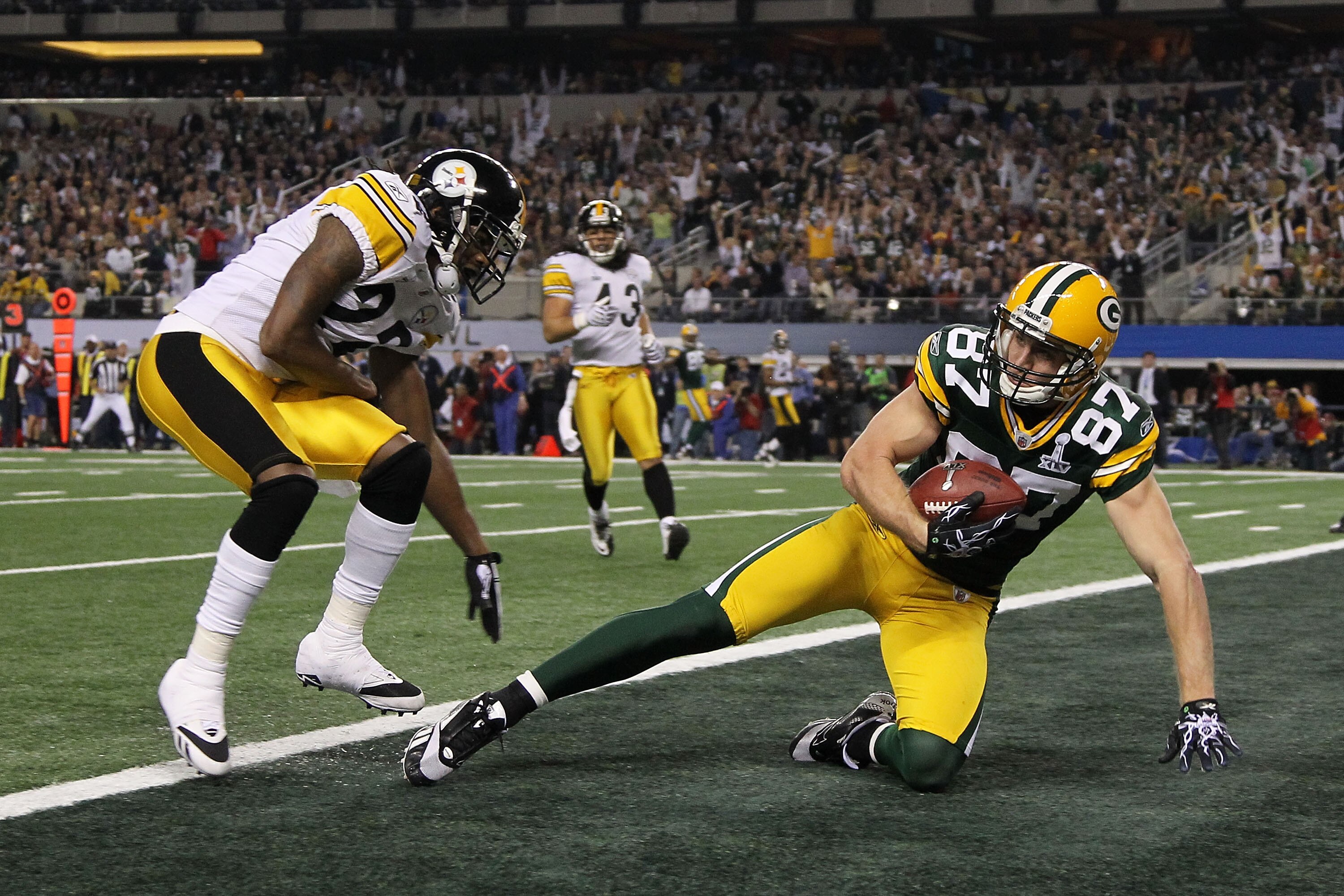 ARLINGTON, TX - FEBRUARY 06:  Jordy Nelson #87 of the Green Bay Packers catches a 29 yard touchdown pass over William Gay #22 of the Pittsburgh Steelers during the first quarter of Super Bowl XLV at Cowboys Stadium on February 6, 2011 in Arlington, Texas.