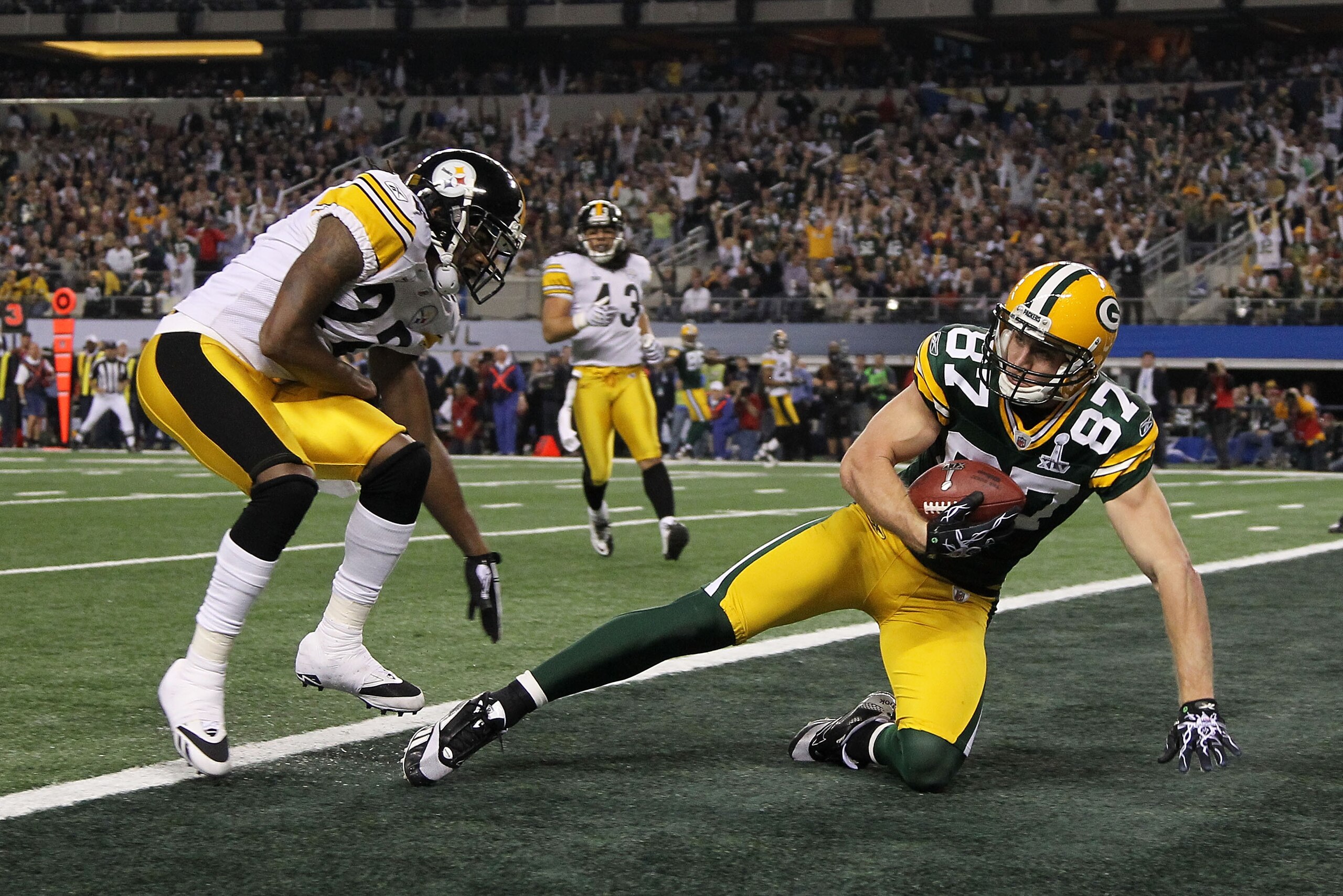 ARLINGTON, TX - FEBRUARY 06: Jordy Nelson #87 of the Green Bay Packers catches a 29 yard touchdown pass over William Gay #22 of the Pittsburgh Steelers during the first quarter of Super Bowl XLV at Cowboys Stadium on February 6, 2011 in Arlington, Texas. ARLINGTON, TX - FEBRUARY 06: Jordy Nelson #87 of the Green Bay Packers catches a 29 yard touchdown pass over William Gay #22 of the Pittsburgh Steelers during the first quarter of Super Bowl XLV at Cowboys Stadium on February 6, 2011 in Arlington, Texas.