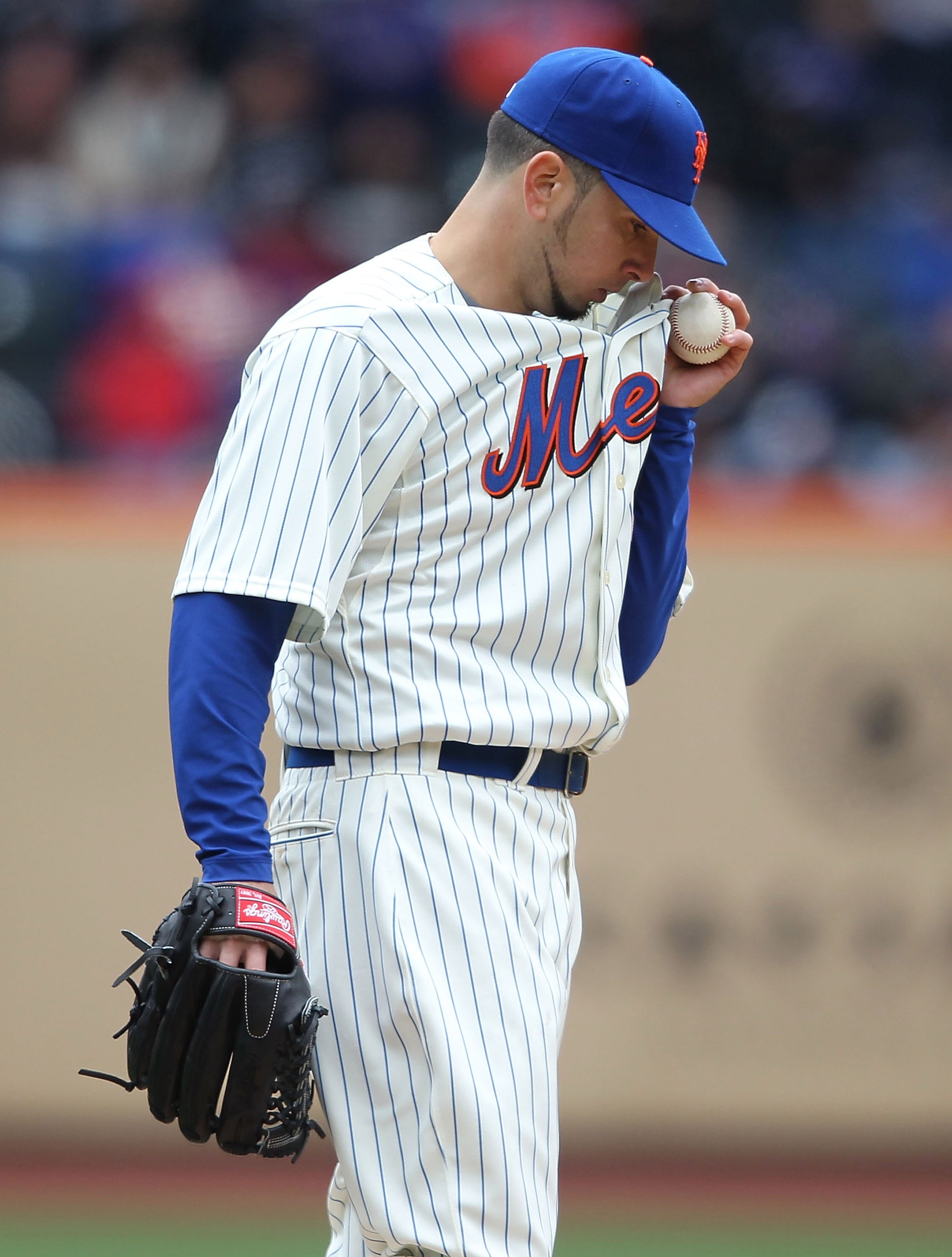 NEW YORK - MAY 09:  Oliver Perez #46 of the New York Mets reacts to giving  up a walk against the San Francisco Giants at Citi Field on May 9, 2010 in the Flushing neighborhood of the Queens borough of New York City.  (Photo by Nick Laham/Getty Images)