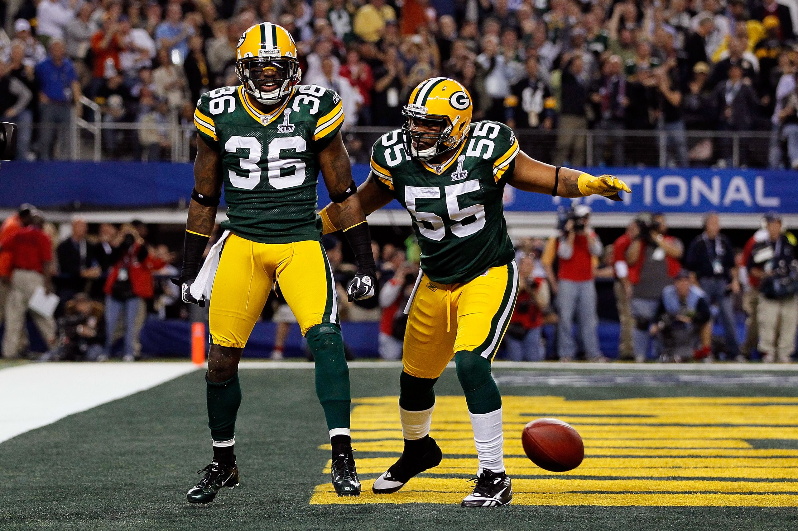 ARLINGTON, TX - FEBRUARY 06: (L-R) Nick Collins #36 and Desmond Bishop #55 of the Green Bay Packers celebrate after Collins scored a touchdown on an interception return against the Pittsburgh Steelers during Super Bowl XLV at Cowboys Stadium on February ARLINGTON, TX - FEBRUARY 06: (L-R) Nick Collins #36 and Desmond Bishop #55 of the Green Bay Packers celebrate after Collins scored a touchdown on an interception return against the Pittsburgh Steelers during Super Bowl XLV at Cowboys Stadium on February