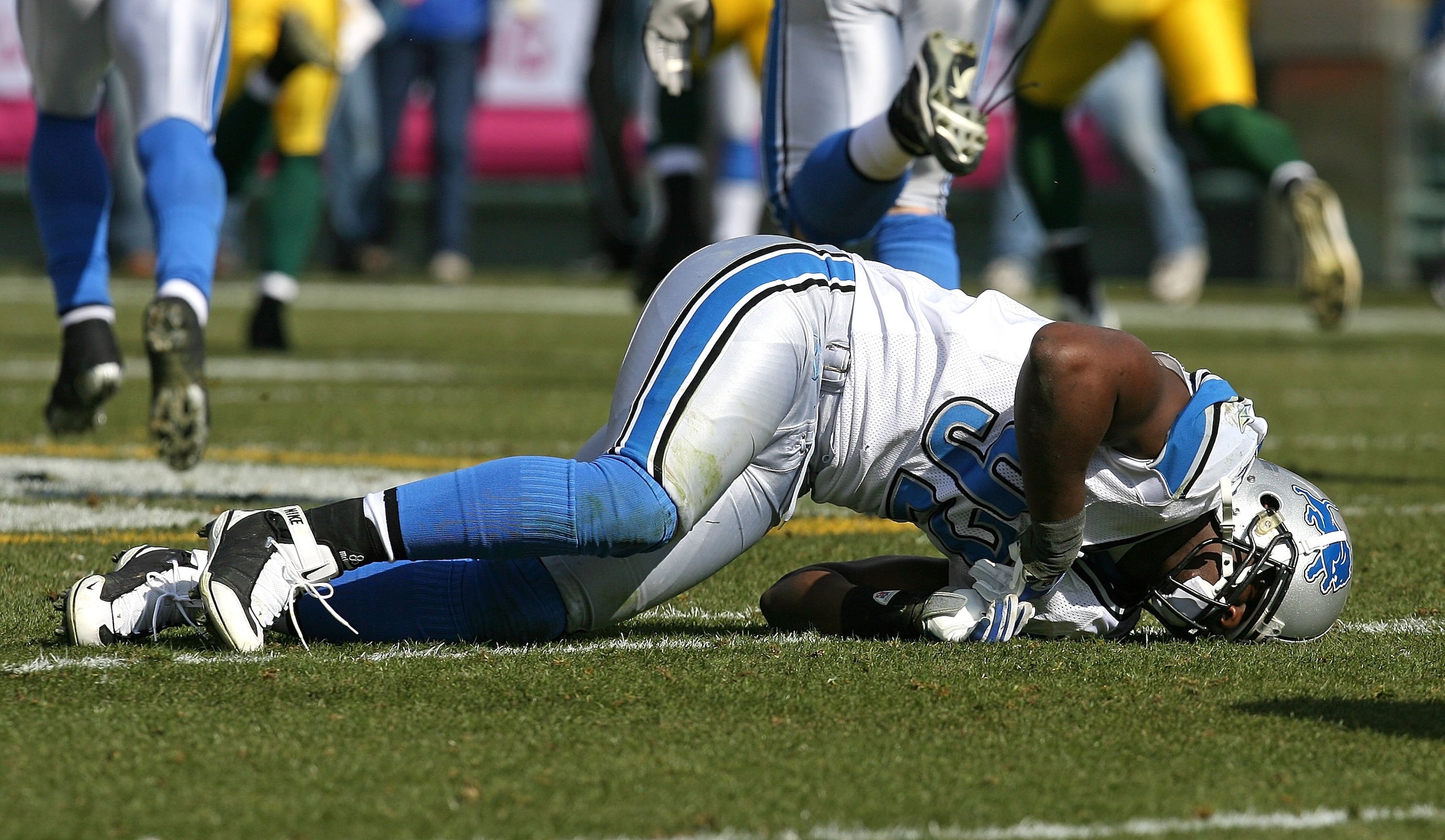 GREEN BAY, WI - OCTOBER 18: Cliff Avril #92 of the Detroit Lions lies on the ground after being injured during a game against the Green Bay Packers at Lambeau Field on October 18, 2009 in Green Bay, Wisconsin. The Packers defeated the Lions 26-0. (Photo b GREEN BAY, WI - OCTOBER 18: Cliff Avril #92 of the Detroit Lions lies on the ground after being injured during a game against the Green Bay Packers at Lambeau Field on October 18, 2009 in Green Bay, Wisconsin. The Packers defeated the Lions 26-0. (Photo b