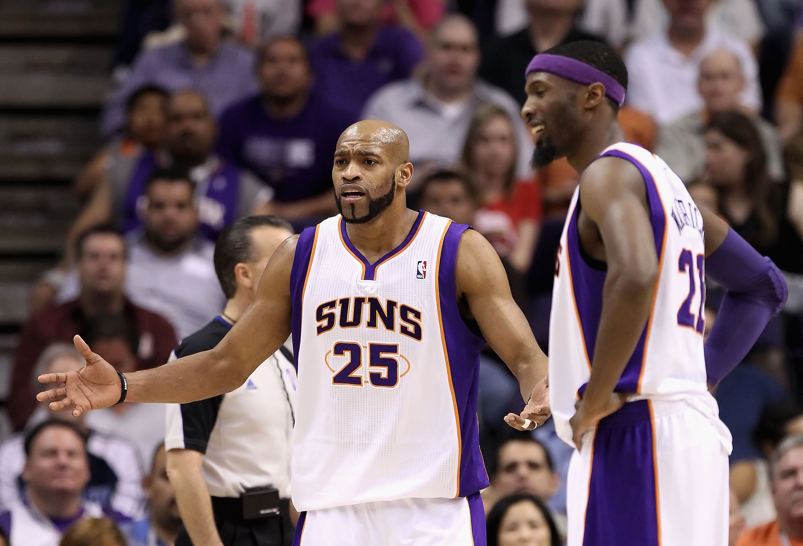 PHOENIX, AZ - MARCH 30:  Vince Carter #25 of the Phoenix Suns reacts to a foul call during the NBA game against the Oklahoma City Thunder at US Airways Center on March 30, 2011 in Phoenix, Arizona. The Thunder defeated the Suns 116-98. NOTE TO USER: User