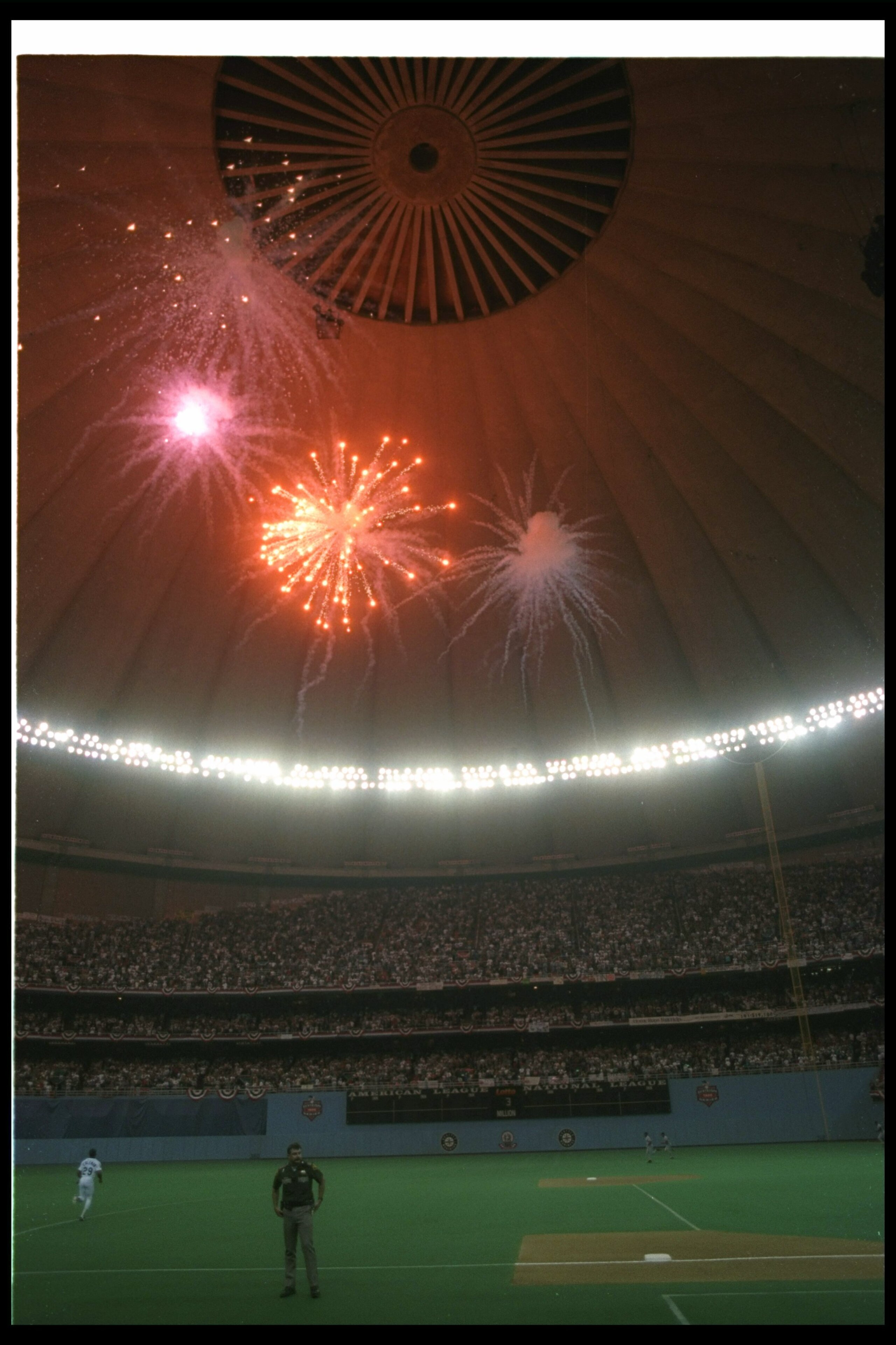 8 Oct 1995: General view of a game between the New York Yankees and the Seattle Mariners at the Kingdome in Seattle, Washington. The Mariners won the game, 6-5.