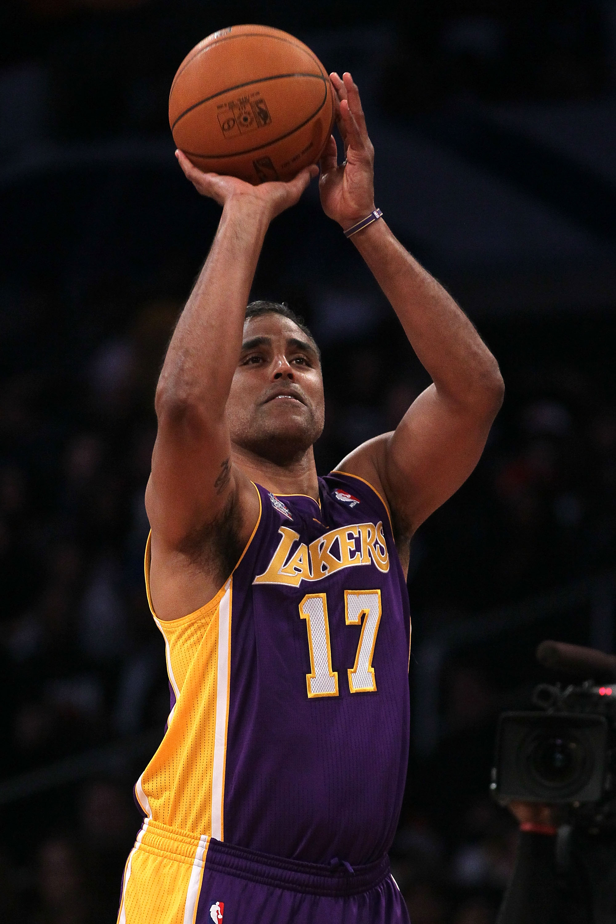 LOS ANGELES, CA - FEBRUARY 19:  Rick Fox #17 a former Los Angeles Lakers player and playing for Team Los Angeles competes in the Haier Shooting Stars Competition apart of NBA All-Star Saturday Night at Staples Center on February 19, 2011 in Los Angeles, C