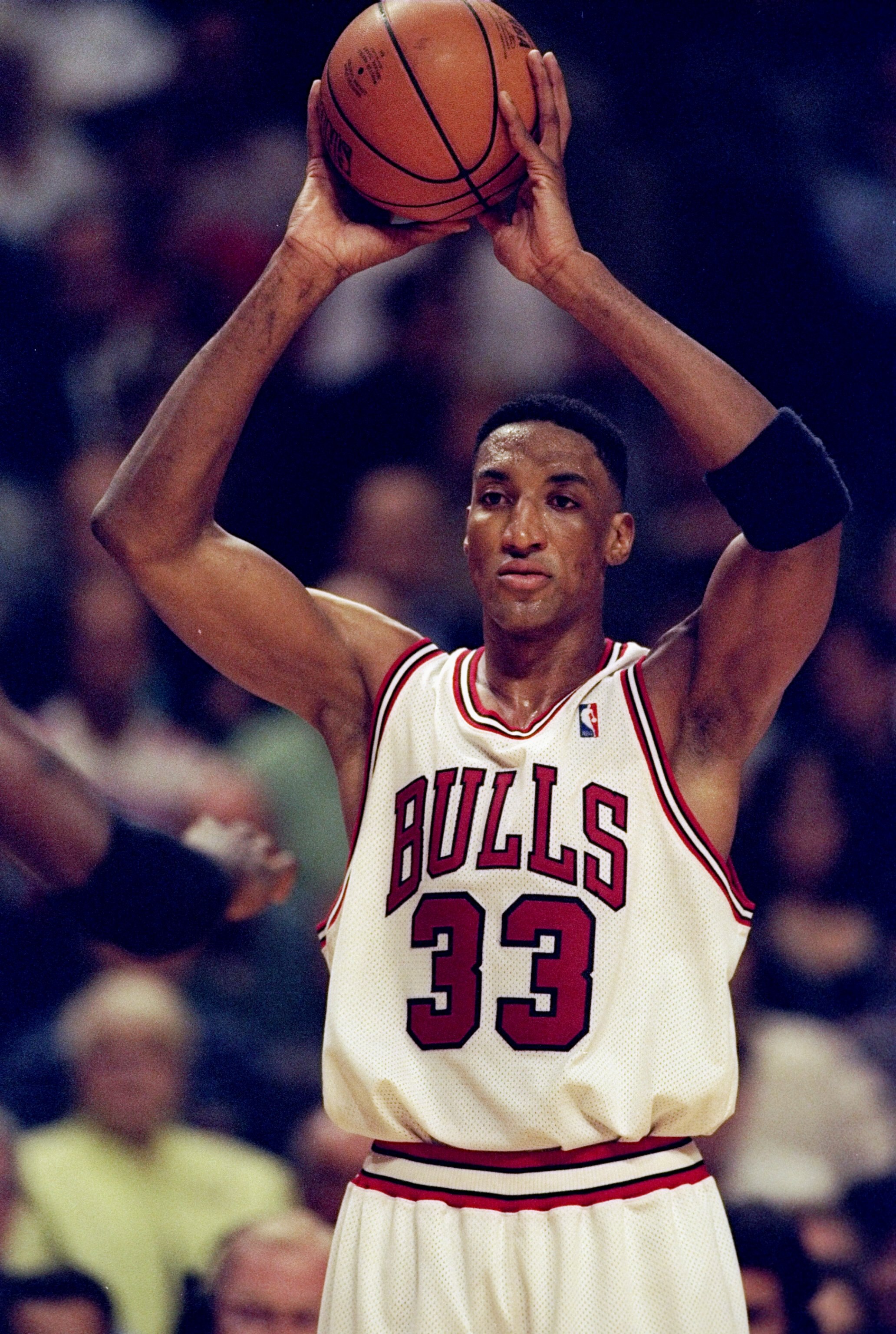 13 May 1998: Scottie Pippen #33 of the Chicago Bulls looks to throw the ball into play during the game against the Charlotte Hornets at the United Center in Chicago, Illinios. The Bulls defeated the Hornets 93-84. Mandatory Credit: Jonathan Daniel  /Allsp