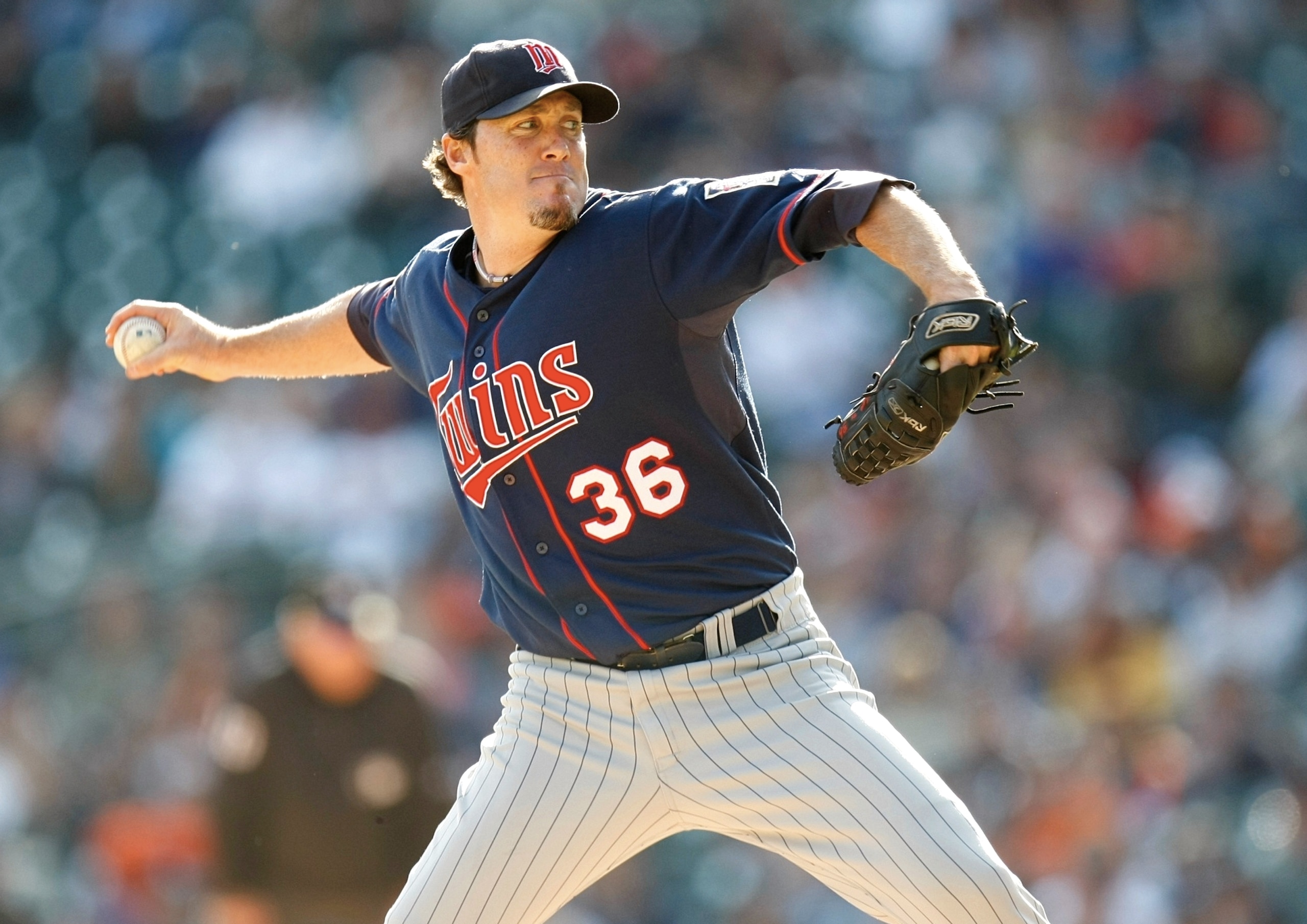 DETROIT - OCTOBER 1:  Pitcher Joe Nathan #36 of the Minnesota Twins on the mound against the Detroit Tigers during the game on October 1, 2009 at Comerica Park in Detroit, Michigan. (Photo by Gregory Shamus/Getty Images)