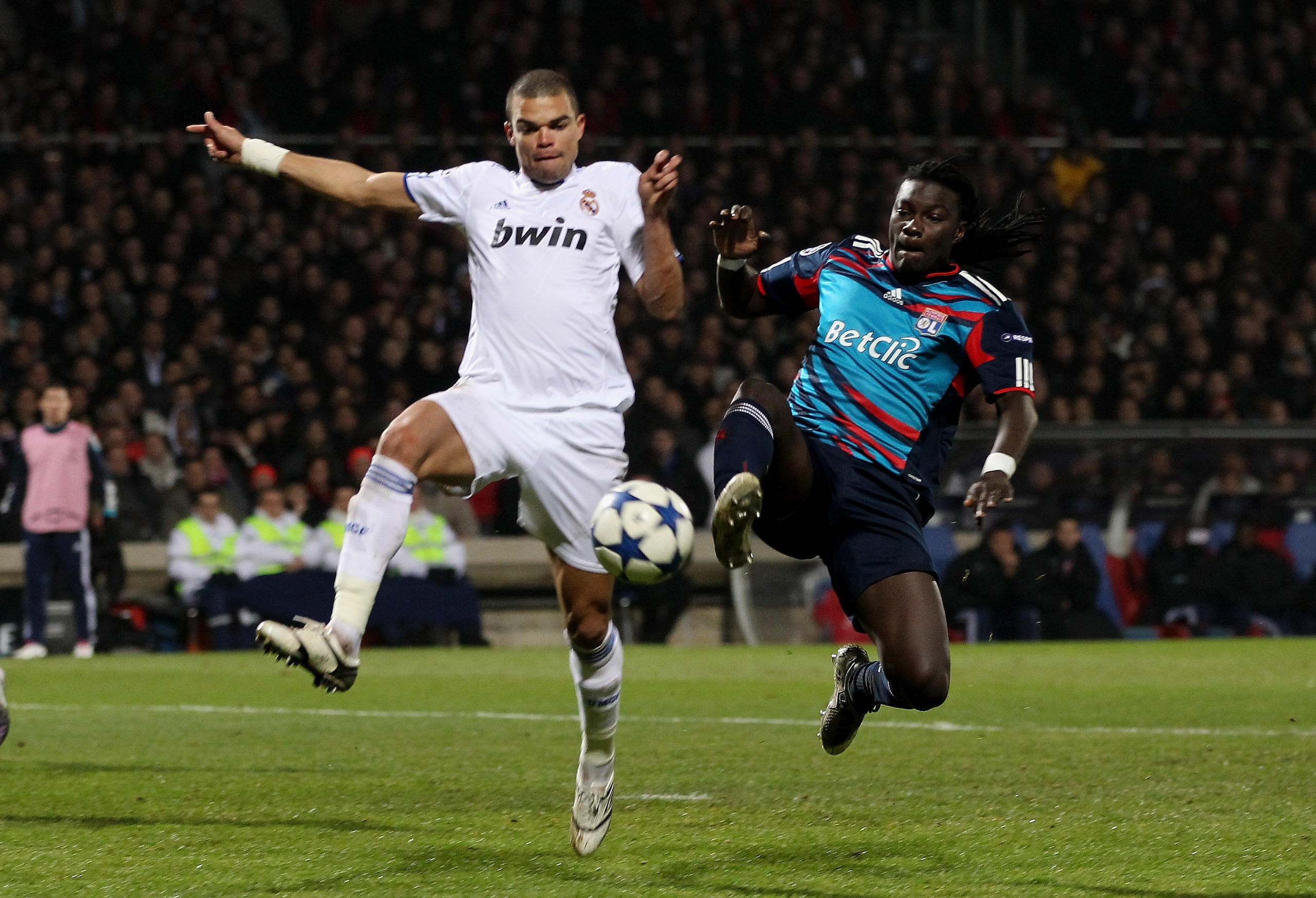 LYON, FRANCE - FEBRUARY 22:  Pepe of Real Madrid (L) in action with Bafetimbi Gomis of Lyon during the Champions League match between Lyon and Real Madrid at Stade Gerland on February 22, 2011 in Lyon, France.  (Photo by Scott Heavey/Getty Images)