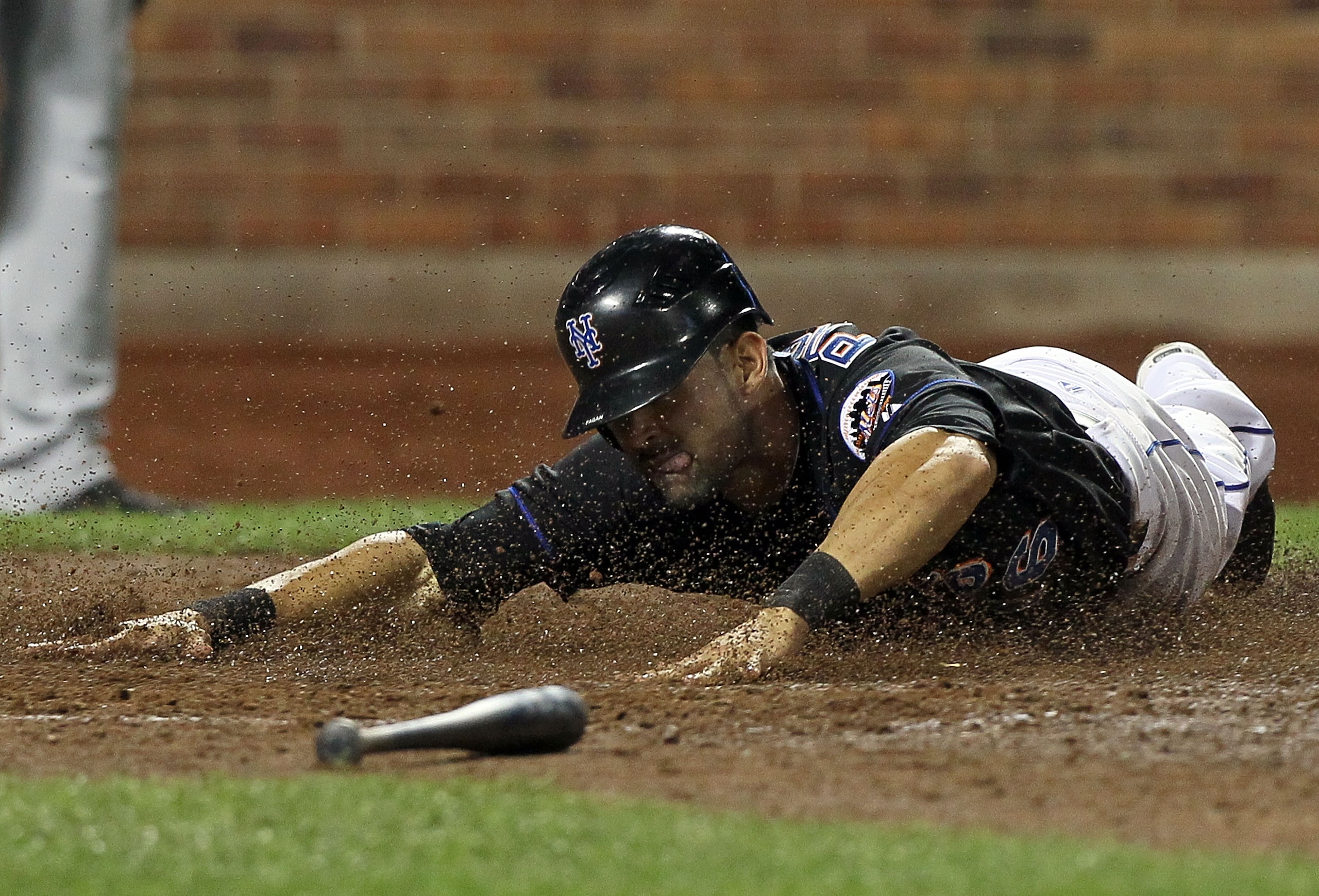 NEW YORK - JULY 31: Angel Pagan #16 of the New York Mets scores a run in the seventh inning against the Arizona Diamondbacks on July 31, 2010 at Citi Field in the Flushing neighborhood of the Queens borough of New York City. (Photo by Jim McIsaac/Getty NEW YORK - JULY 31: Angel Pagan #16 of the New York Mets scores a run in the seventh inning against the Arizona Diamondbacks on July 31, 2010 at Citi Field in the Flushing neighborhood of the Queens borough of New York City. (Photo by Jim McIsaac/Getty