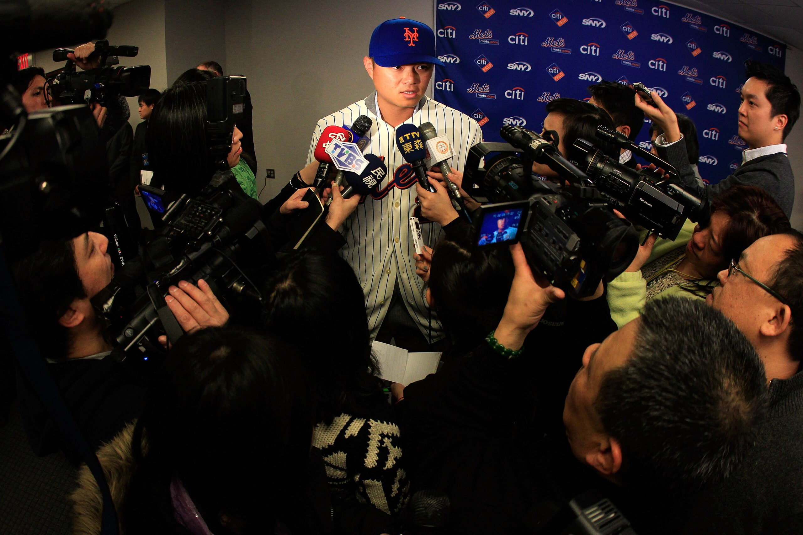 NEW YORK, NY - JANUARY 26: Chin-lung Hu talks to the media during a press conference to announce his signing to the New York Mets at Citi Field on January 26, 2011 in the Flushing neighborhood, of the Queens borough of New York City. (Photo by Chris Tro NEW YORK, NY - JANUARY 26: Chin-lung Hu talks to the media during a press conference to announce his signing to the New York Mets at Citi Field on January 26, 2011 in the Flushing neighborhood, of the Queens borough of New York City. (Photo by Chris Tro