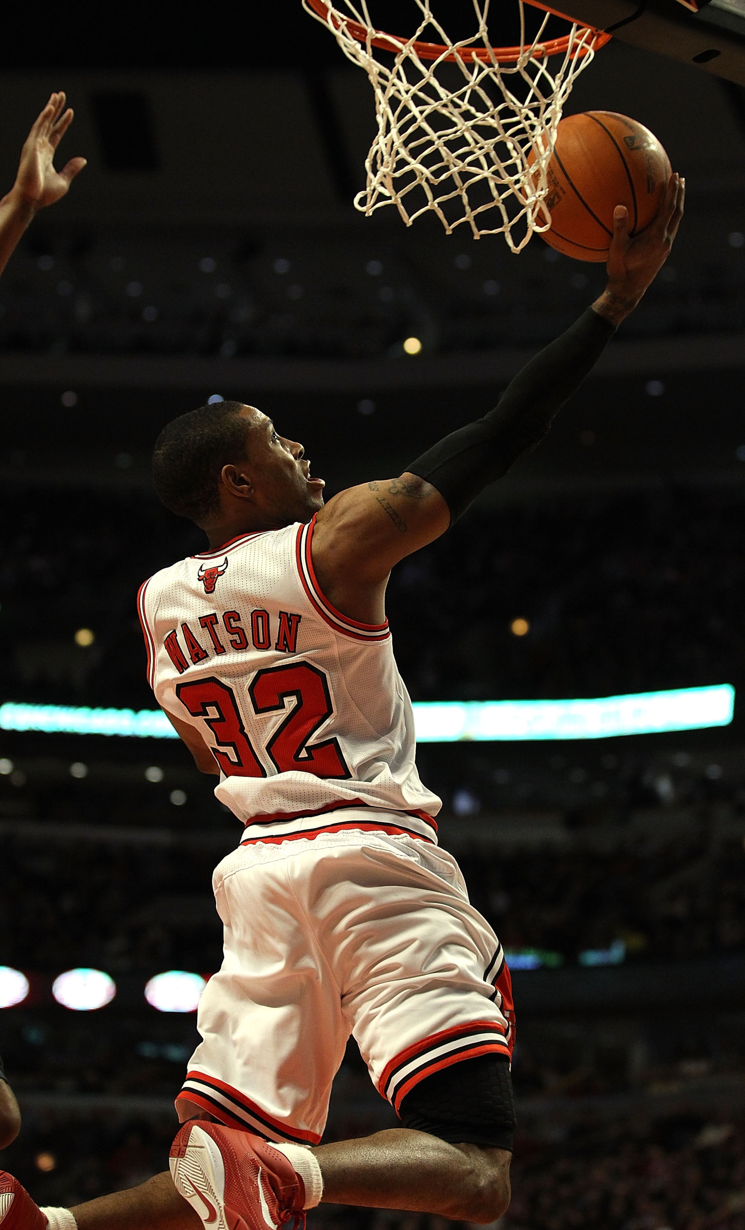 CHICAGO, IL - MARCH 25: C.J. Watson #32 of the Chicago Bulls puts up a shot against the Memphis Grizzlies at the United Center on March 25, 2011 in Chicago, Illinois. The Bulls defeated the Grizzlies 99-96. NOTE TO USER: User expressly acknowledges and ag CHICAGO, IL - MARCH 25: C.J. Watson #32 of the Chicago Bulls puts up a shot against the Memphis Grizzlies at the United Center on March 25, 2011 in Chicago, Illinois. The Bulls defeated the Grizzlies 99-96. NOTE TO USER: User expressly acknowledges and ag