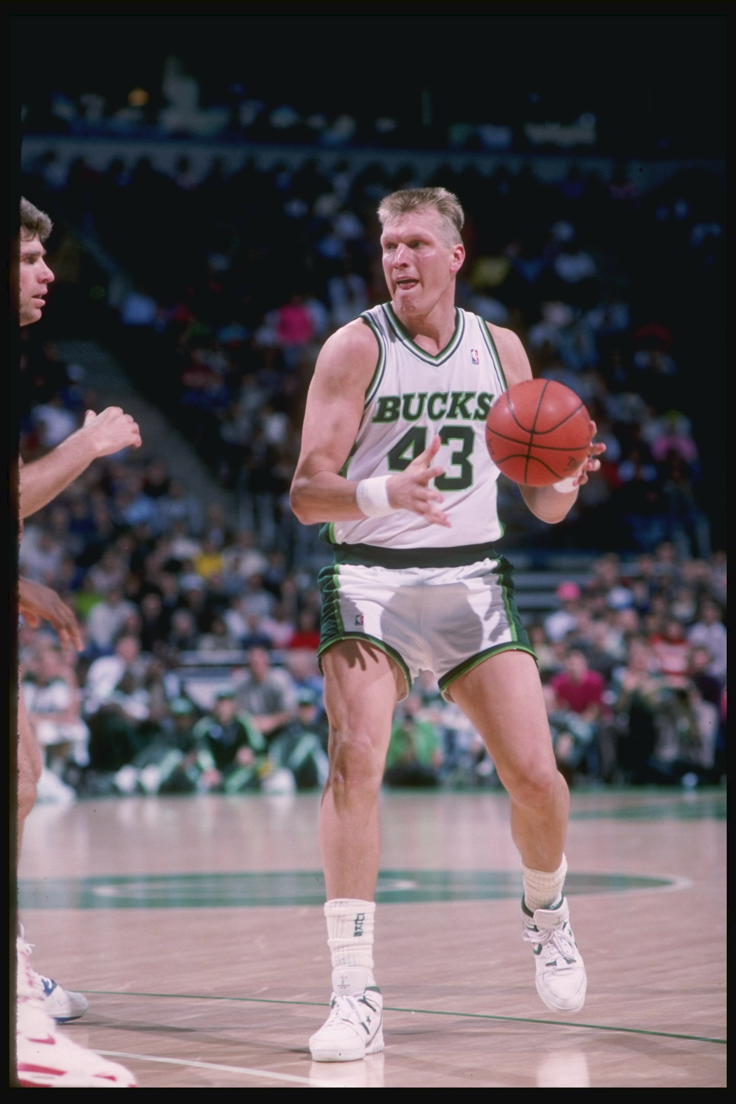 1989-1990:  Center Jack Sikma of the Milwaukee Bucks in action with the ball. Mandatory Credit: Allsport  /Allsport
