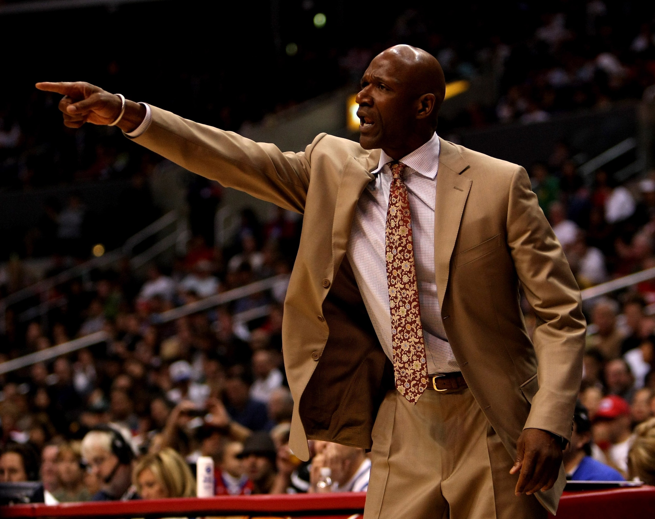 LOS ANGELES, CA - JANUARY 11: Head coach Terry Porter of the Phoenix Suns points during the game with the Los Angeles Clippers on January 11, 2009 at Staples Center in Los Angeles, California.  The Suns won 109-103.   NOTE TO USER: User expressly acknowle