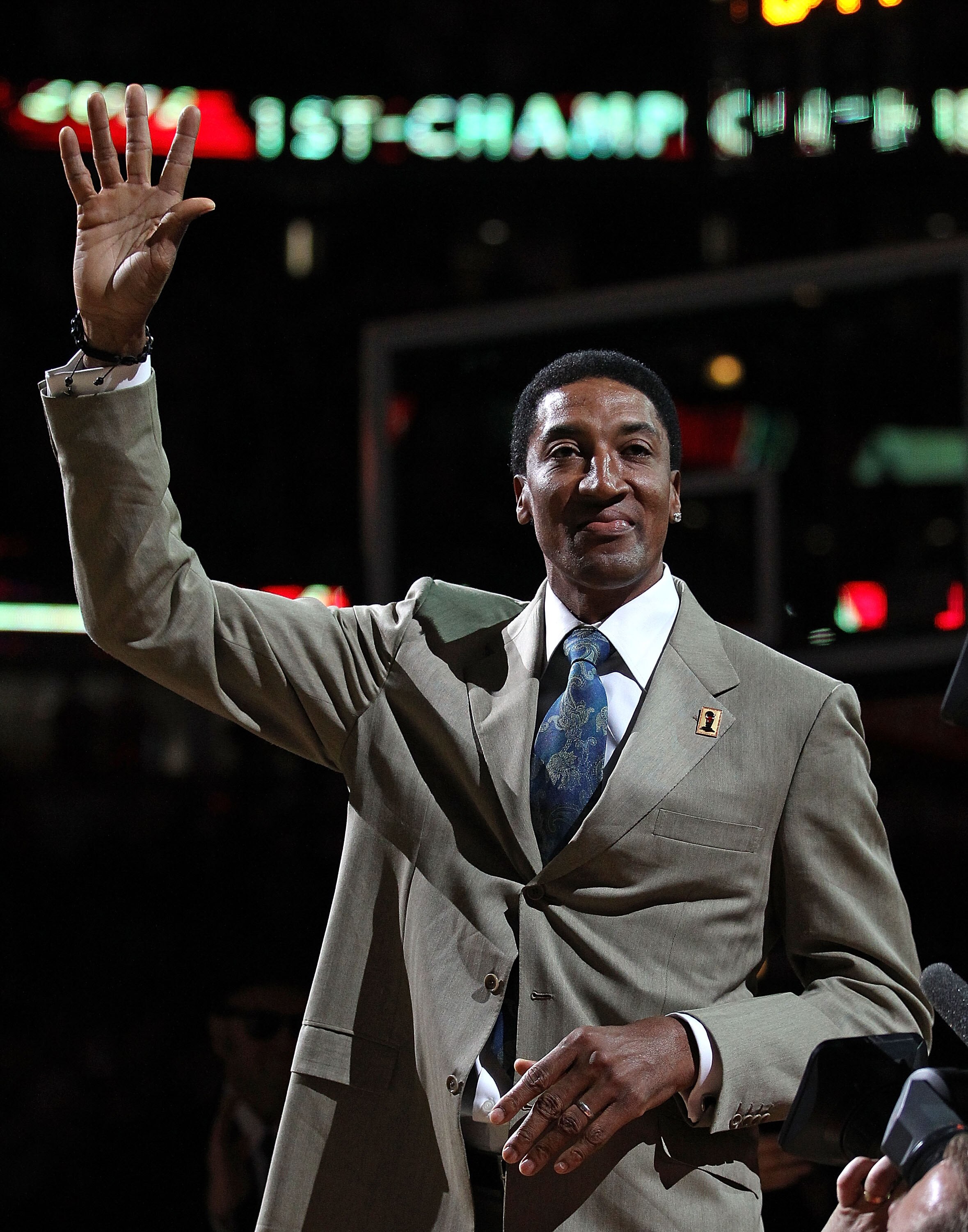 CHICAGO, IL - MARCH 12: Former player Scottie Pippen of the Chicago Bulls waves to the crowd during a 20th anniversary recognition ceremony of the Bulls 1st NBA Championship in 1991 during half-time of a game bewteen the Bulls and the Utah Jazz at the Uni