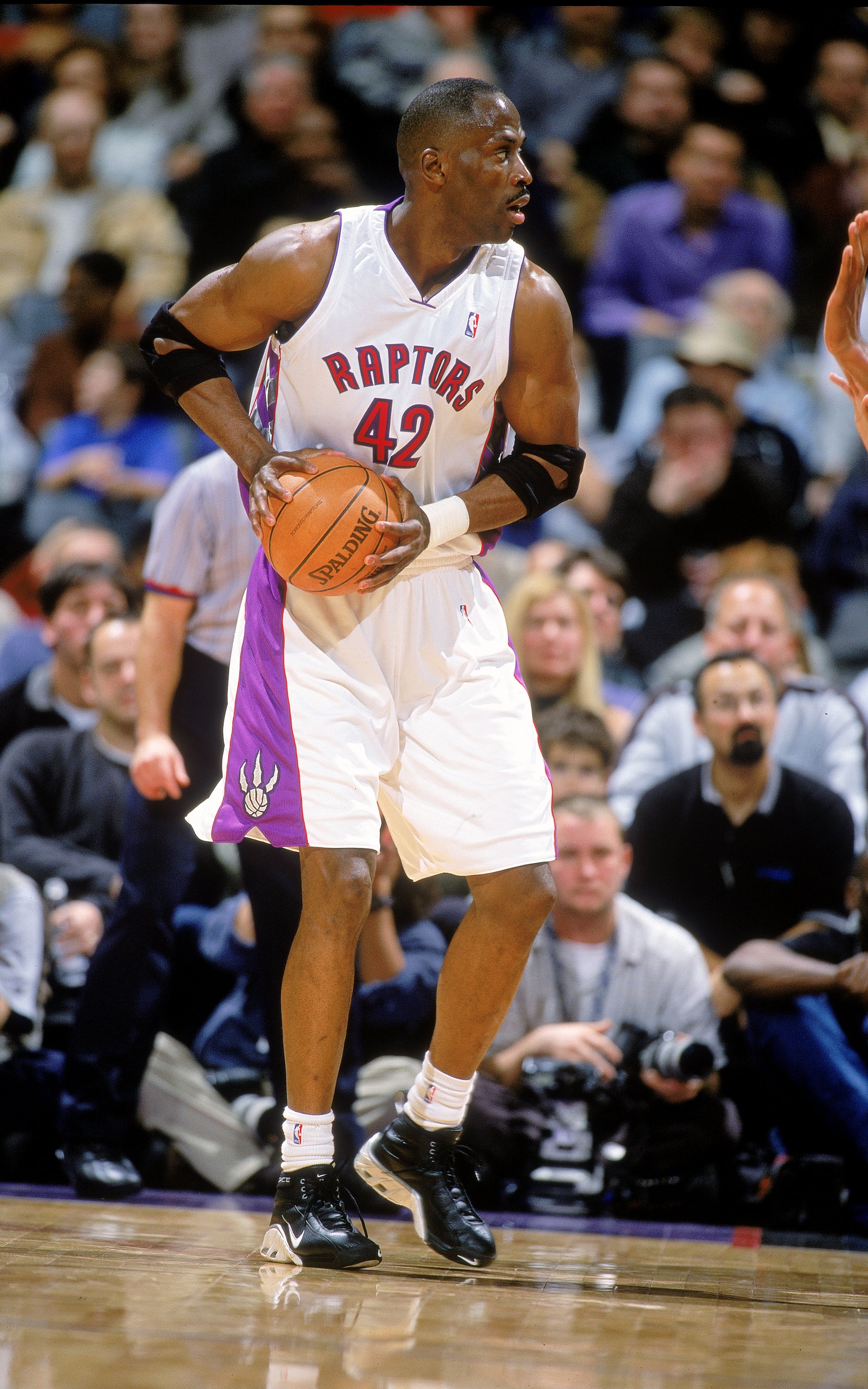 20 Nov 2000:  Kevin Willis #42 of the Toronto Raptors looks to move with the ball during the game against the Charlotte Hornets at the Air Canada Centre in Toronto, Ontario, Canada. The Hornets defeated the Raptors 100-64.  NOTE TO USER: It is expressly u