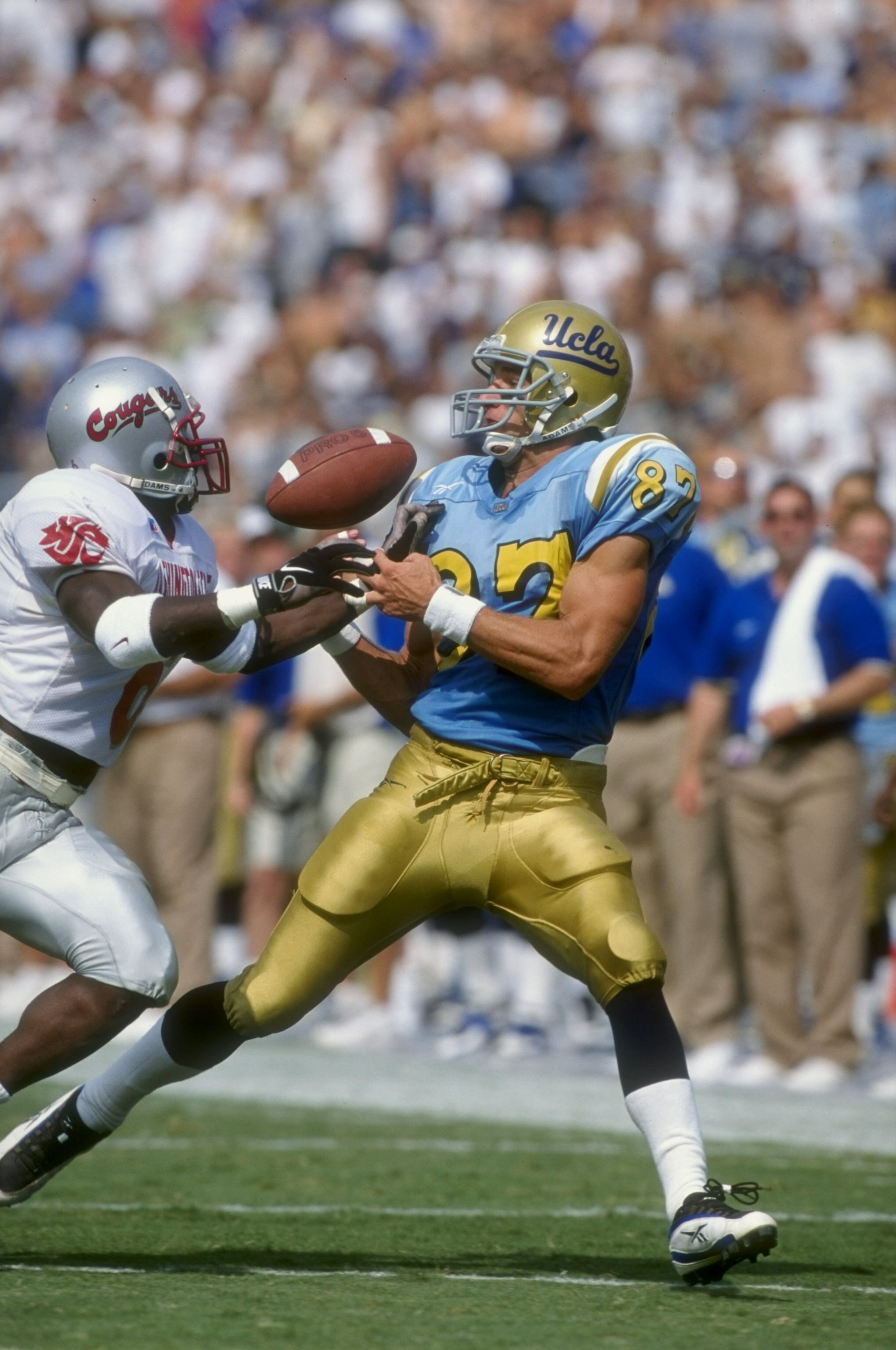 3 Oct 1998:  Flanker Danny Farmer #87 of the UCLA Bruins in action during the game against the Washington State Cougars at the Rose Bowl in Pasadena, California. The Bruins defeated the Cougars 49-17. Mandatory Credit: Aubrey Washington  /Allsport