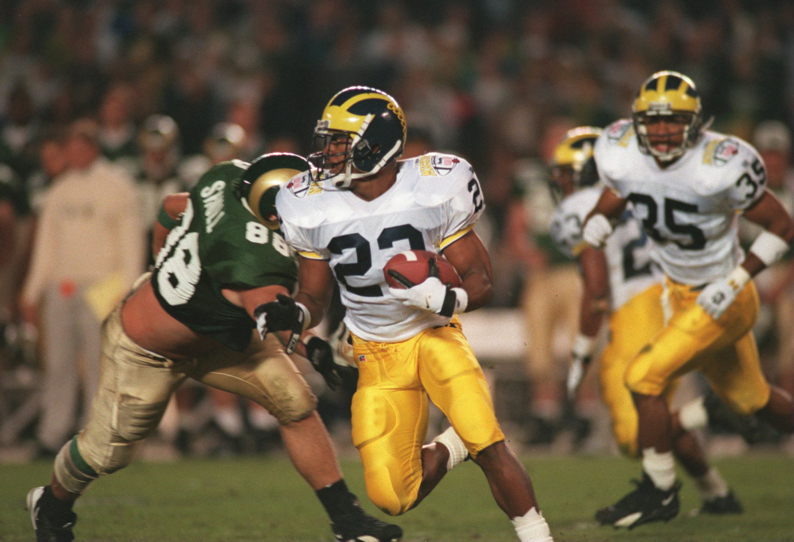 30 Dec 1994: UNIVERSITY OF MICHIGAN DEFENSIVE BACK TY LAW CARRIES THE FOOTBALL AFTER AN INTERSEPTION DURING THE WOLVERINES 24-14 WIN OVER COLORADO STATE AT THE HOLIDAY BOWL.