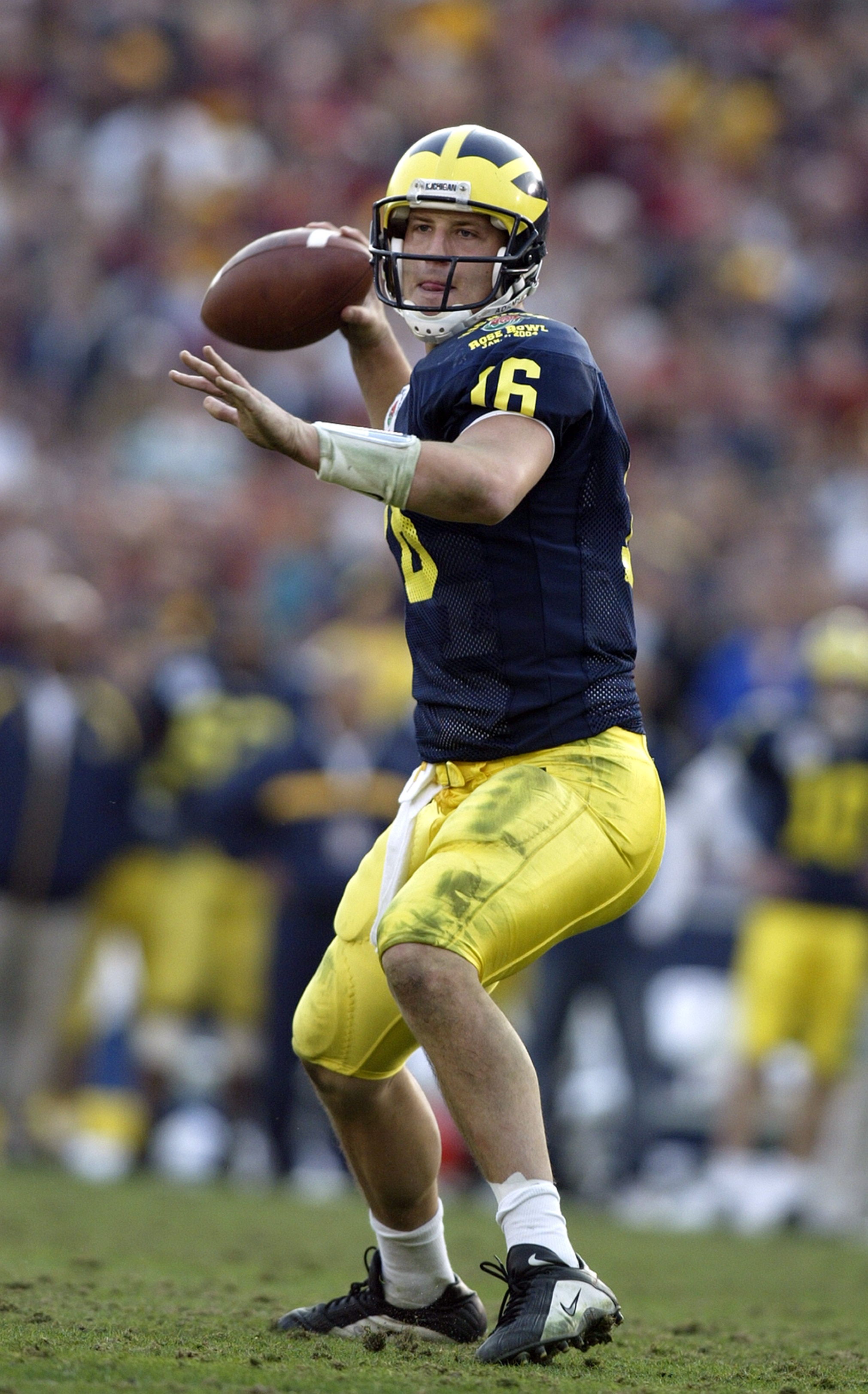 PASADENA, CA - JANUARY 1:  Quarterback John Navarre #16 of the Michigan Wolverines sets to throw the ball during the 2004 Rose Bowl game against the USC Trojans on January 1, 2004 at the Rose Bowl in Pasadena, California.  USC defeated Michigan 28-14.  (P