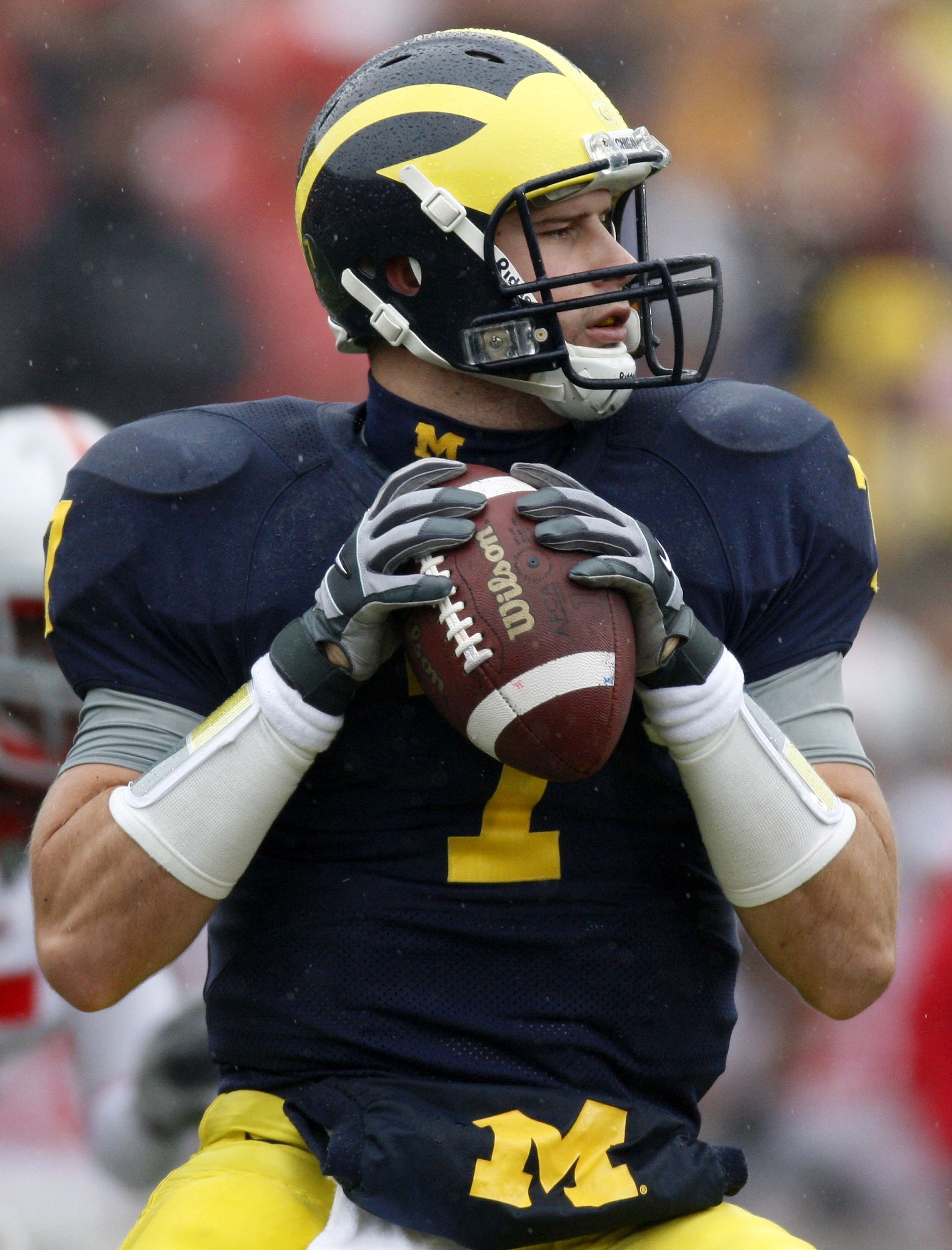 ANN ARBOR, MI - NOVEMBER 17:  Chad Henne #7 of the Michigan Wolverines drops back for a pass during a game against the Ohio State Buckeyes on November 17, 2007 at Michigan Stadium in Ann Arbor, Michigan. Ohio State won the game 14-3. (Photo by Gregory Sha