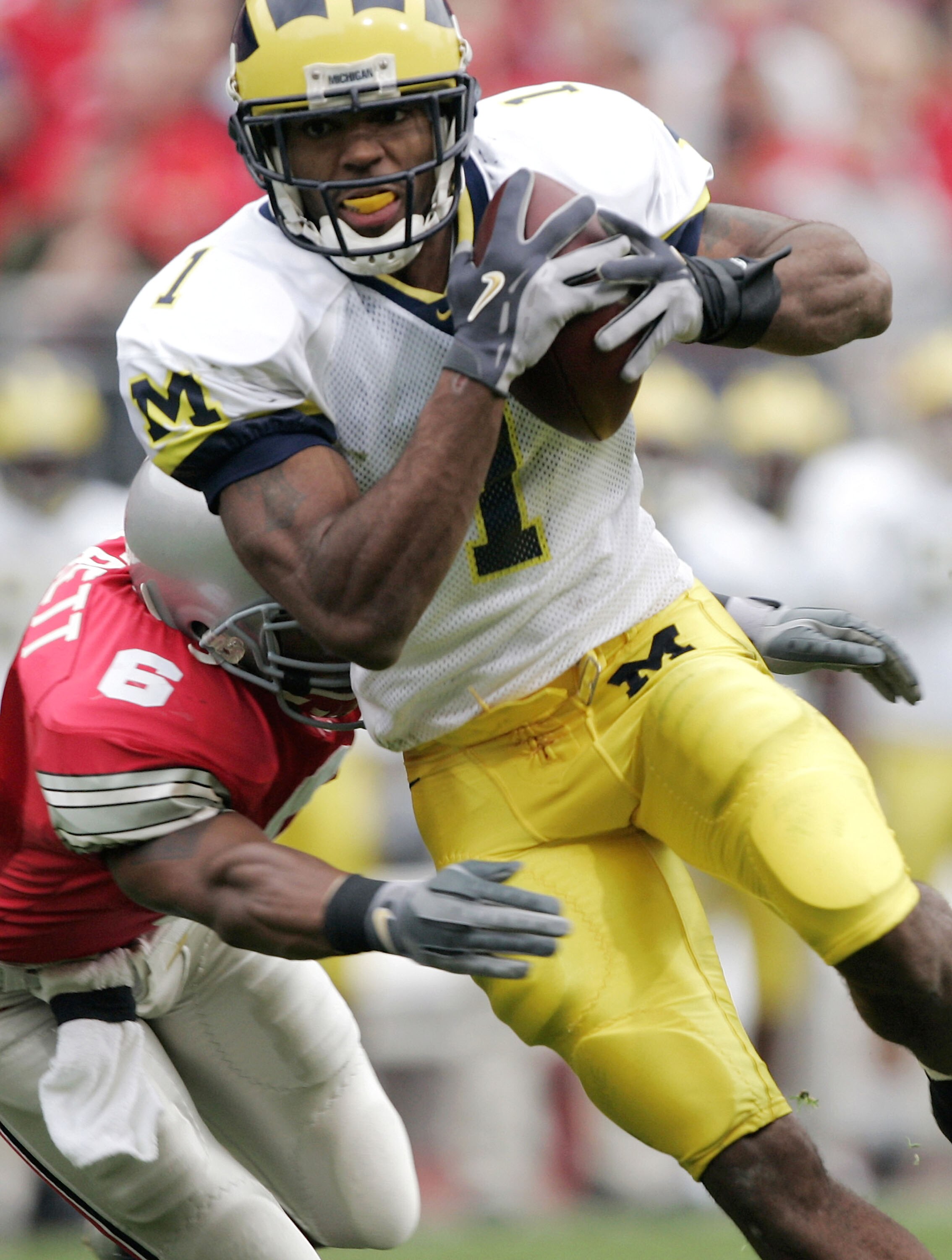 COLUMBUS, OH - NOVEMBER 20:  Wide receiver Braylon Edwards #1 of the Michigan Wolverines runs with a catch against safety Tyler Everett #6 of the Ohio State Buckeyes during the third quarter on November 20, 2004 at Ohio Stadium in Columbus, Ohio. Ohio Sta
