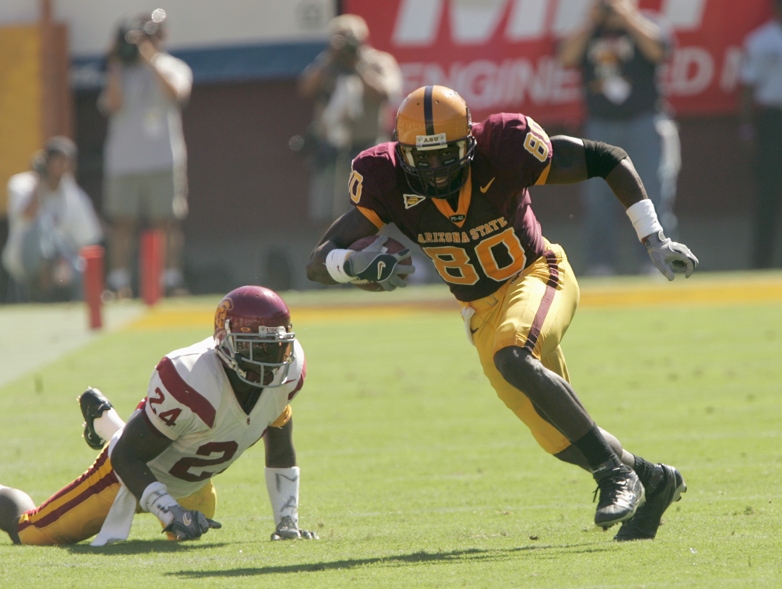 TEMPE, AZ - OCTOBER 1: Derek Hagan #80 of the Arizona State Sun Devils carries the ball during the game against the USC Trojans  on October 1, 2005 at Sun Devil Stadium  in Tempe, Arizona.  USC won 38-28. (Photo by Stephen Dunn /Getty Images)