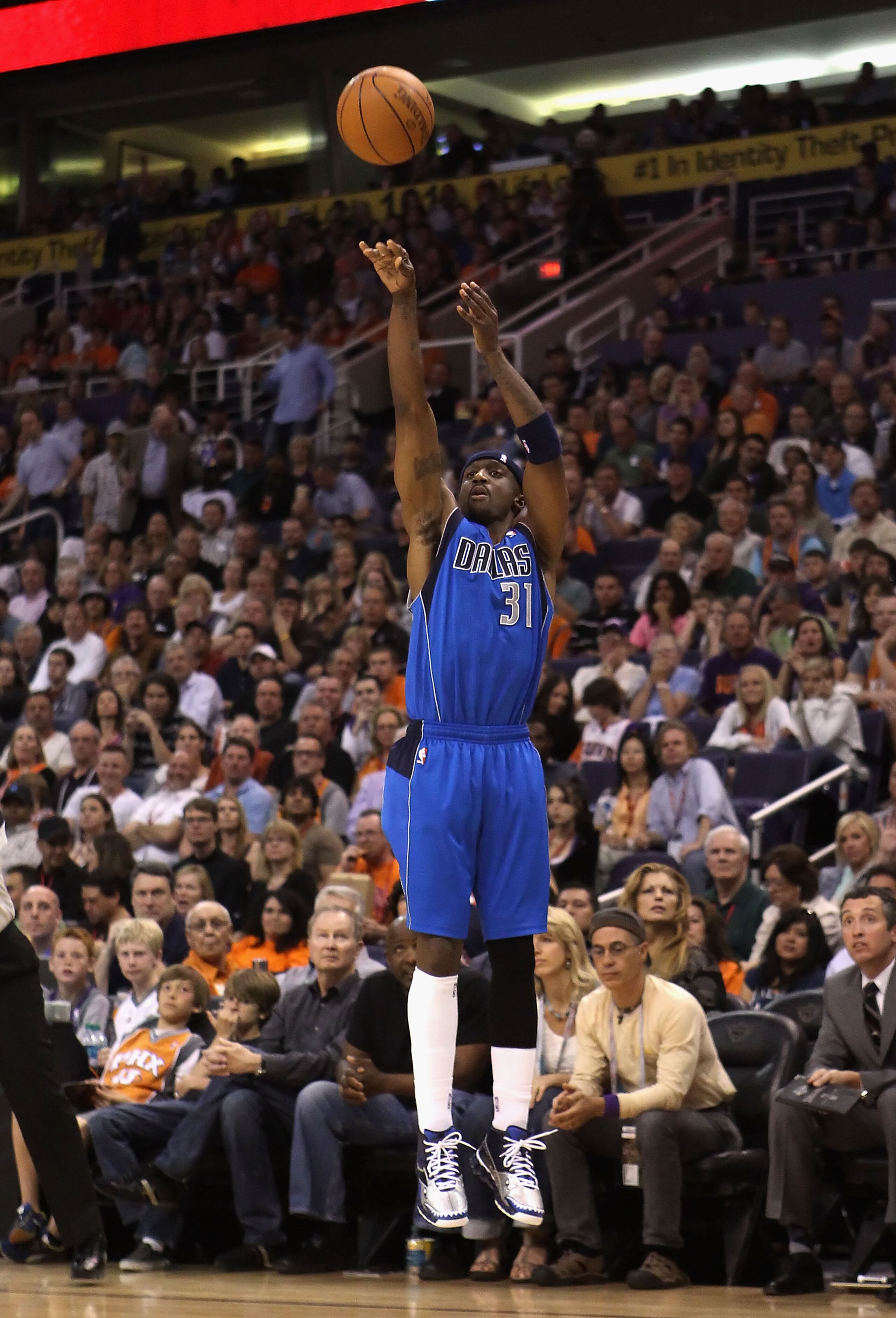 PHOENIX, AZ - MARCH 27:  Jason Terry #31 of the Dallas Mavericks puts up a three point shot against the Phoenix Suns during the NBA game at US Airways Center on March 27, 2011 in Phoenix, Arizona.  The Mavericks defeated the Suns 91-83.  NOTE TO USER: Use