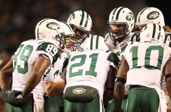 PITTSBURGH, PA - JANUARY 23:  The New York Jets huddle around Mark Sanchez #6 during their 2011 AFC Championship game against the Pittsburgh Steelers at Heinz Field on January 23, 2011 in Pittsburgh, Pennsylvania.  (Photo by Ronald Martinez/Getty Images)