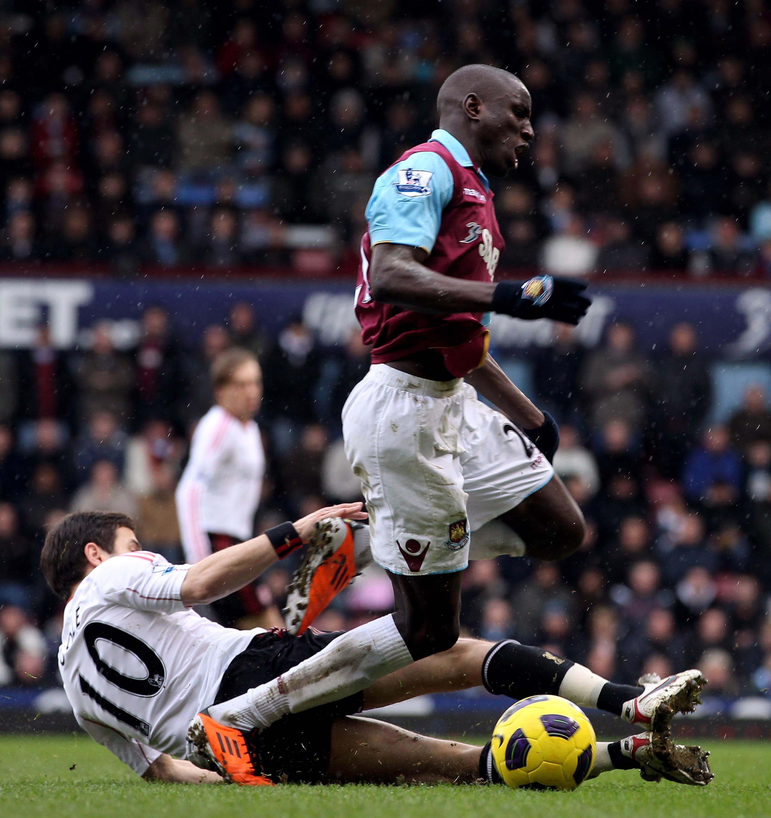 LONDON, ENGLAND - FEBRUARY 27:  Joe Cole (L) of Liverpool tackles Demba Ba of West Ham during the Barclays Premier League match between West Ham United and Liverpool at the Boleyn Ground on February 27, 2011 in London, England.  (Photo by Scott Heavey/Get