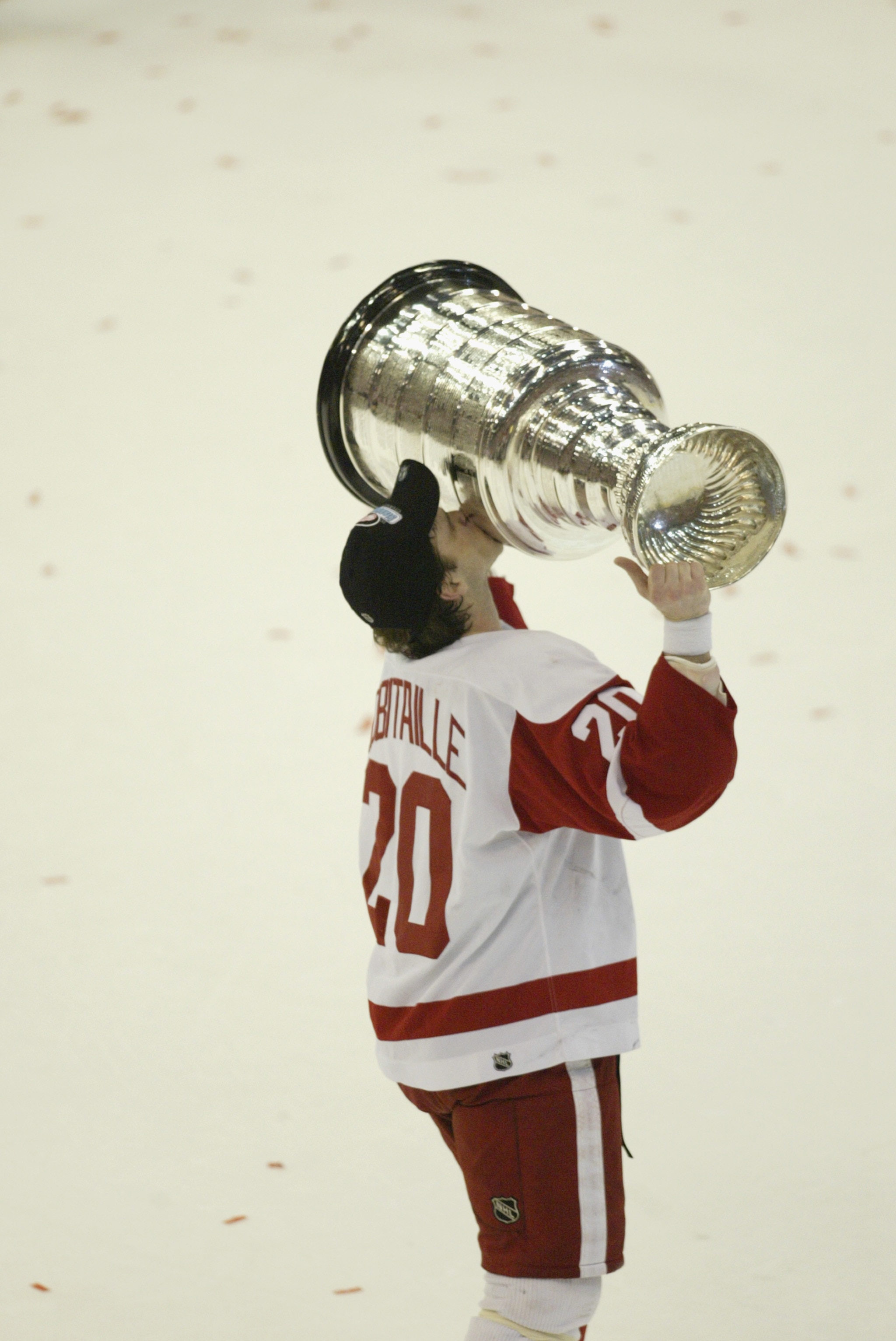 DETROIT, MI - JUNE 13:  Luc Robitaille #20 of the Detroit Red Wings kisses the Stanley Cup after defeating the Carolina Hurricanes in game five of the NHL Stanley Cup Finals  on June 13, 2002 at the Joe Louis Arena in Detroit, Michigan.  The Red Wings won