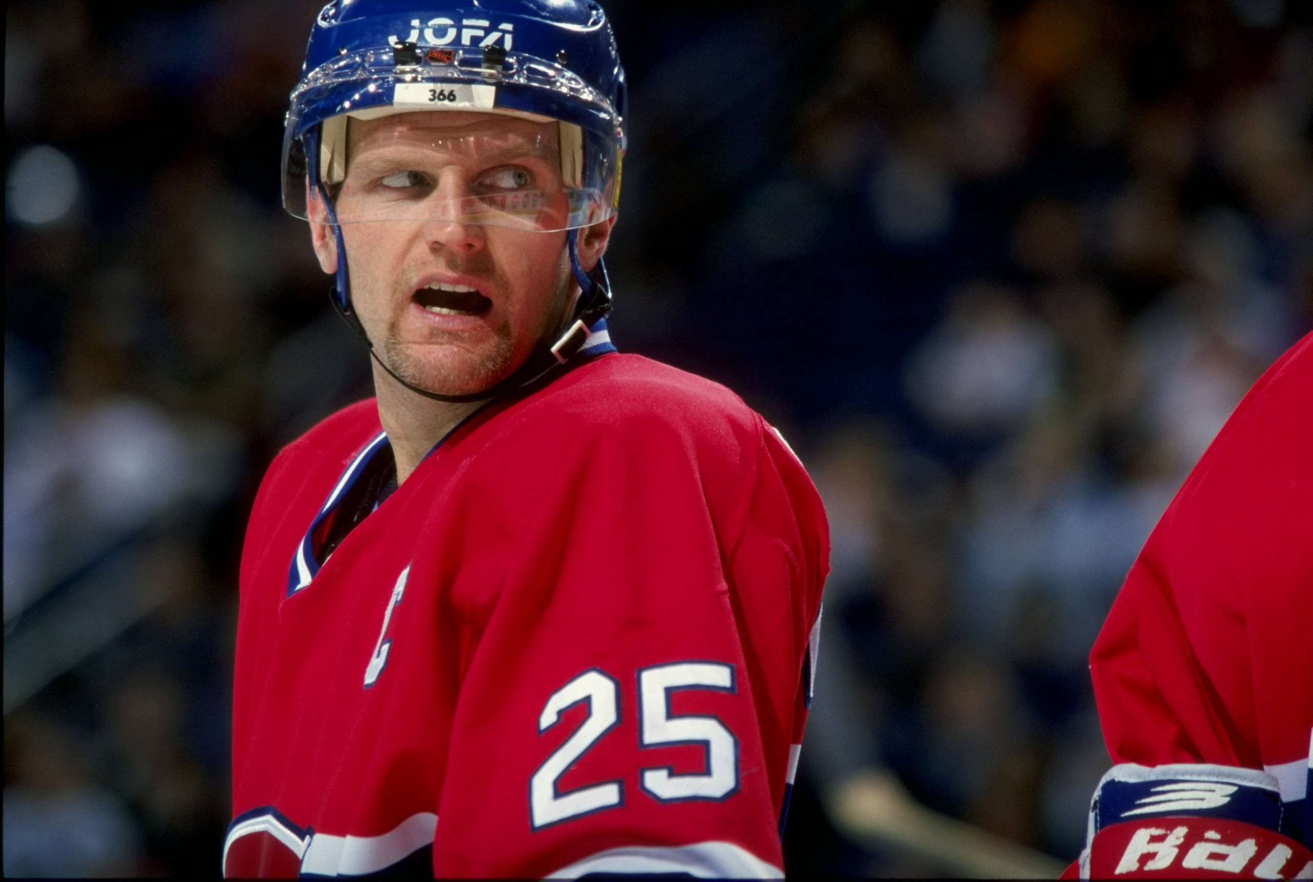 10 Apr 1998:  Center Vincent Damphousse of the Montreal Canadiens in action during a game against the Buffalo Sabres at the Marine Midland Arena in Buffalo, New York.  The Sabres won the game, 2-1. Mandatory Credit: Craig Melvin  /Allsport