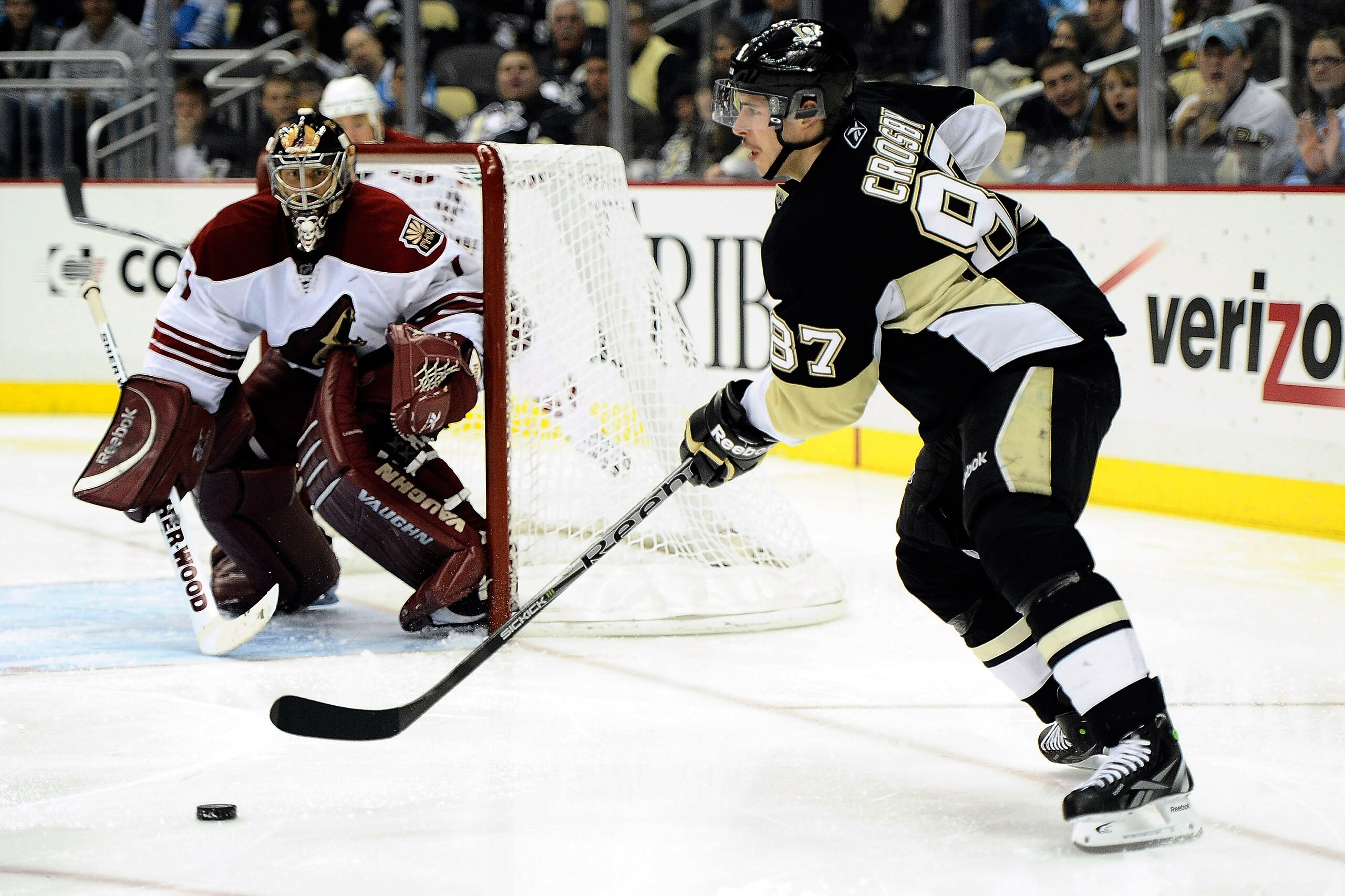 PITTSBURGH - DECEMBER 20:  Sidney Crosby #87 of the Pittsburgh Penguins passes the puck in front of Jason LaBarbera #1 of the Phoenix Coyotes during the game on December 20, 2010 in Pittsburgh, Pennsylvania.  (Photo by Karl Walter/Getty Images)