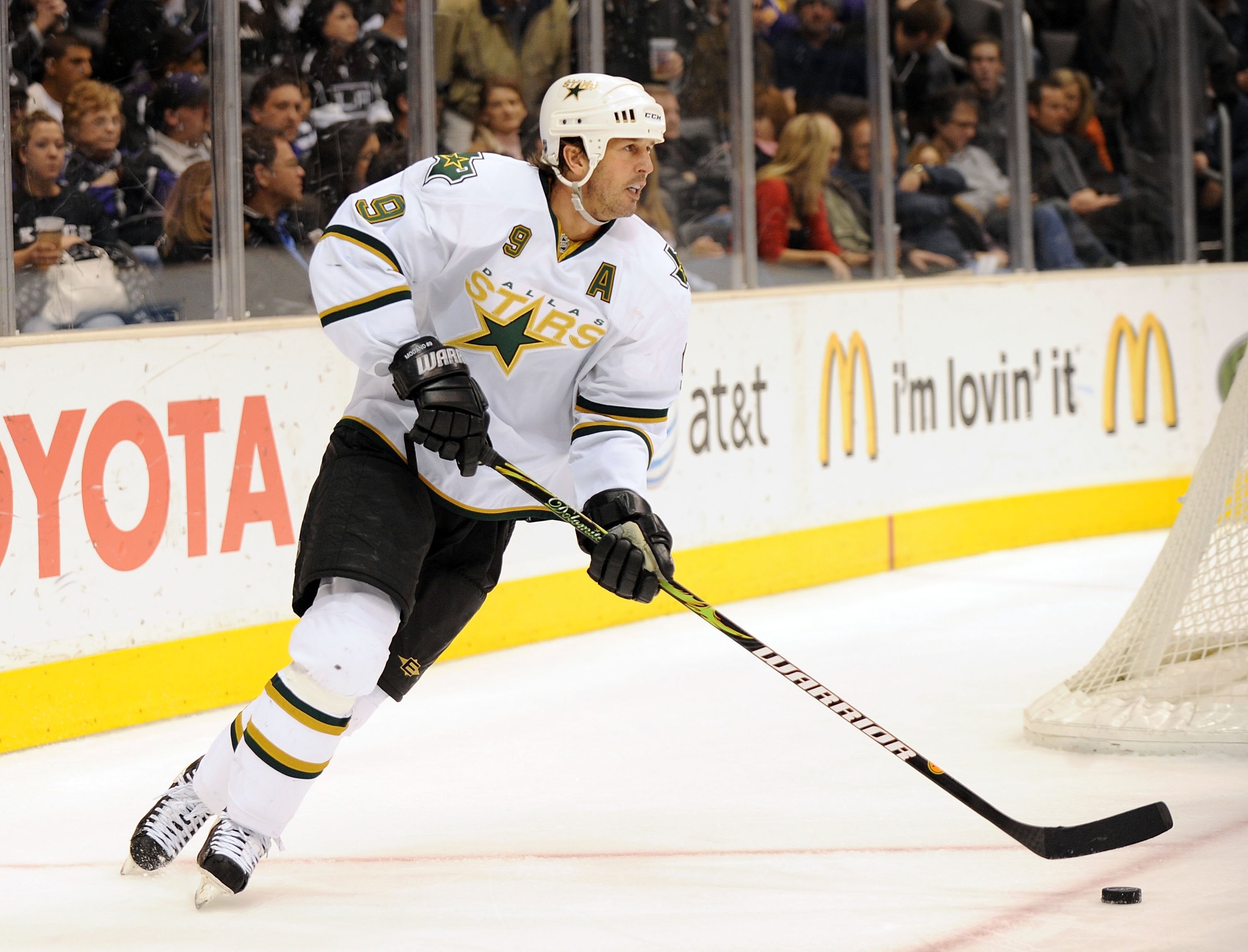 LOS ANGELES, CA - MARCH 05:  Mike Modano #9 of the Dallas Stars rushes against the Los Angeles Kings during the game at the Staples Center on March 5, 2008 in Los Angeles, California.  (Photo by Harry How/Getty Images)
