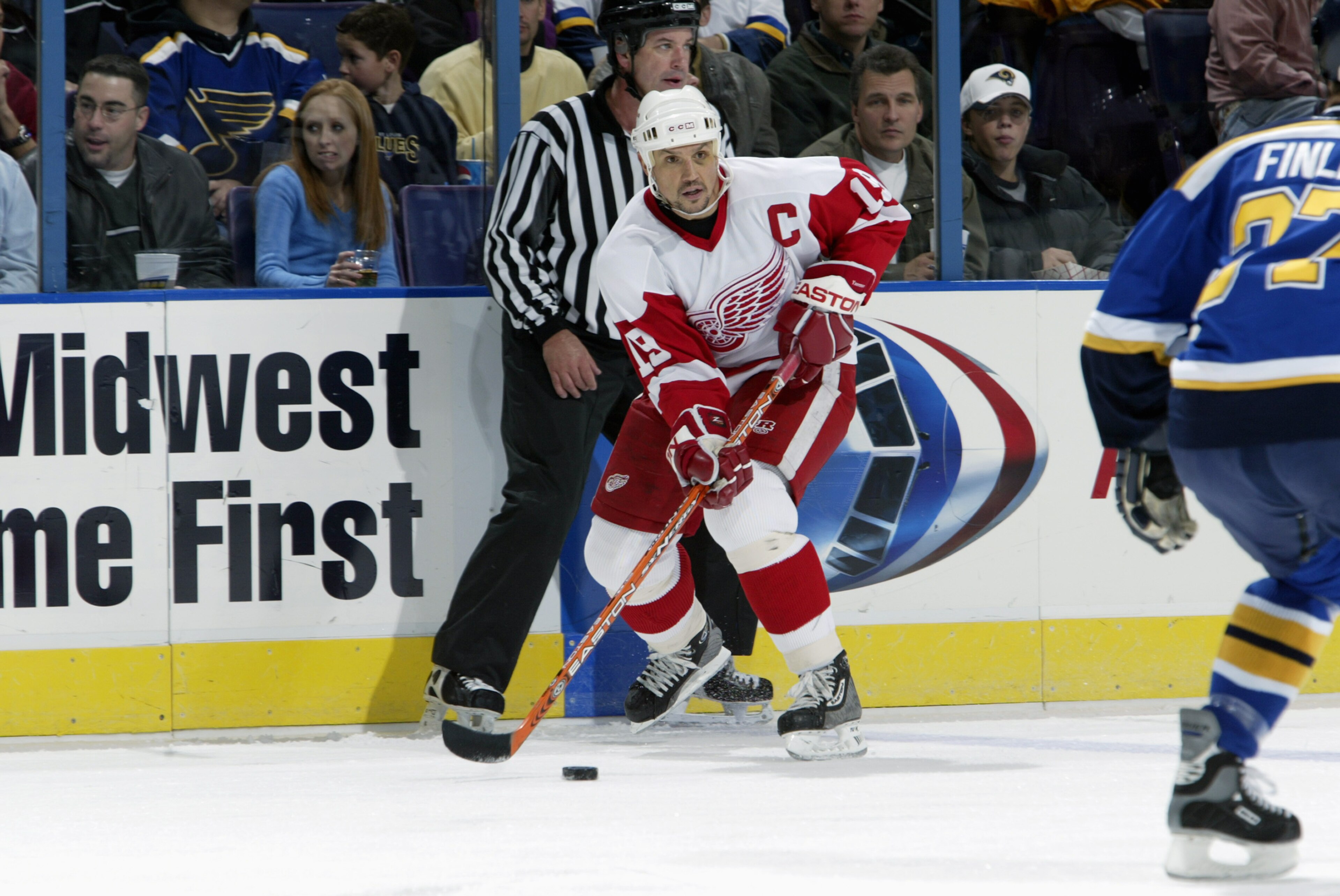 ST. LOUIS - NOVEMBER 29:  Steve Yzerman #19 of the Detroit Red Wings skates with the puck during the game against the St. Louis Blues at Savvis Center on November 29, 2003 in St. Louis, Missouri. The Red Wings defeated the Blues 2-1. (Photo by Elsa/Getty