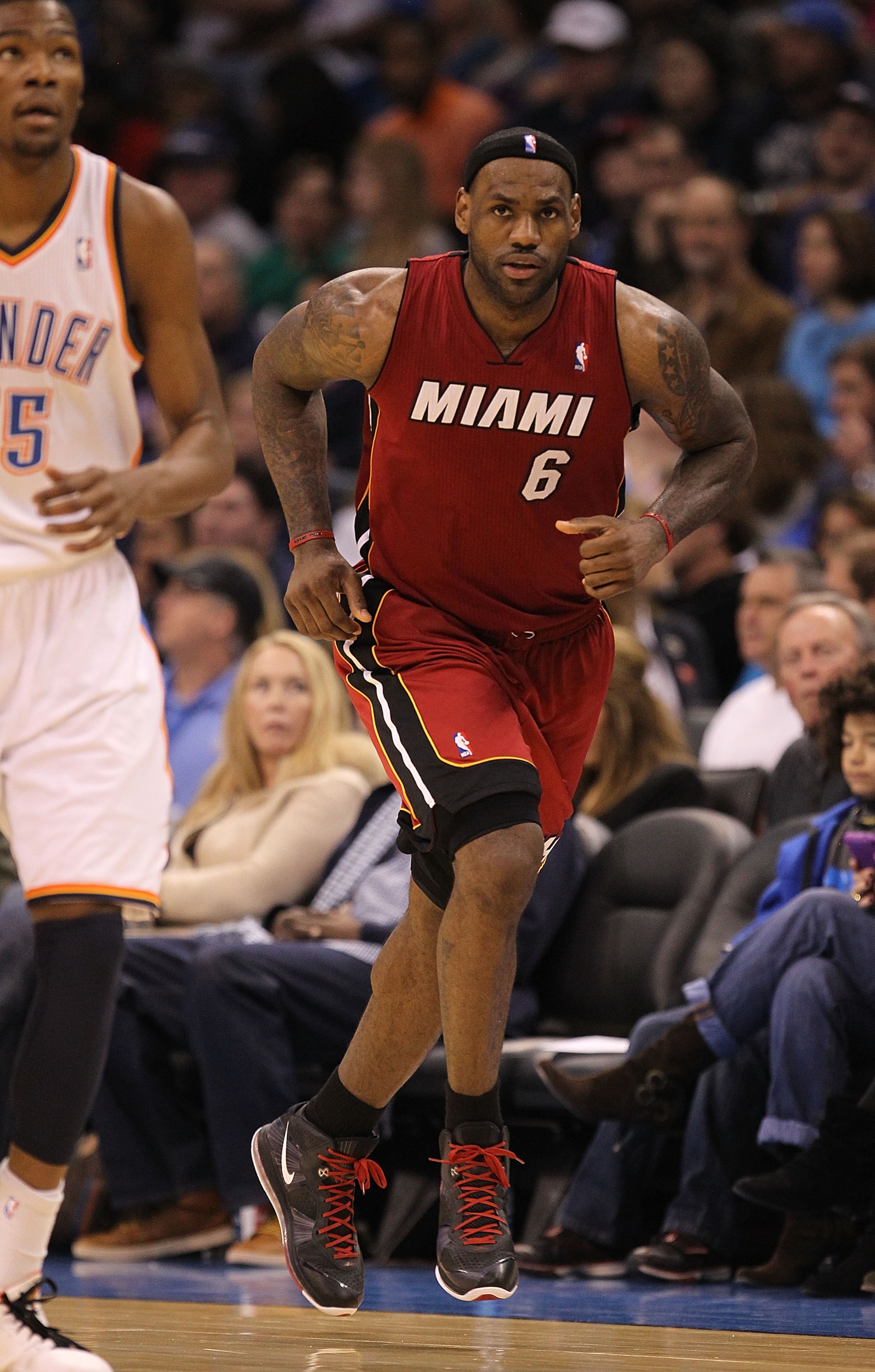 OKLAHOMA CITY, OK - JANUARY 30:  Forward LeBron James #6 of the Miami Heat at Ford Center on January 30, 2011 in Oklahoma City, Oklahoma.  NOTE TO USER: User expressly acknowledges and agrees that, by downloading and or using this photograph, User is cons