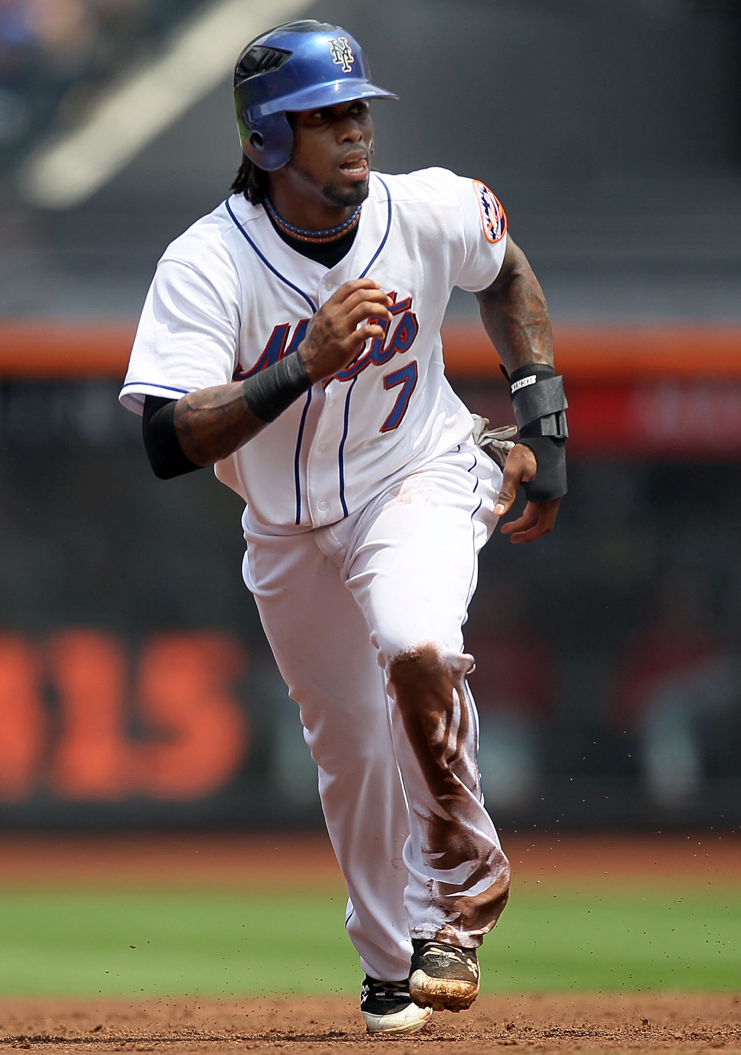 NEW YORK - JULY 29:  Jose Reyes #7 of the New York Mets runs against the St. Louis Cardinals on July 29, 2010 at Citi Field in the Flushing neighborhood of the Queens borough of New York City. The Mets defeated the Cardinals 4-0.  (Photo by Jim McIsaac/Ge