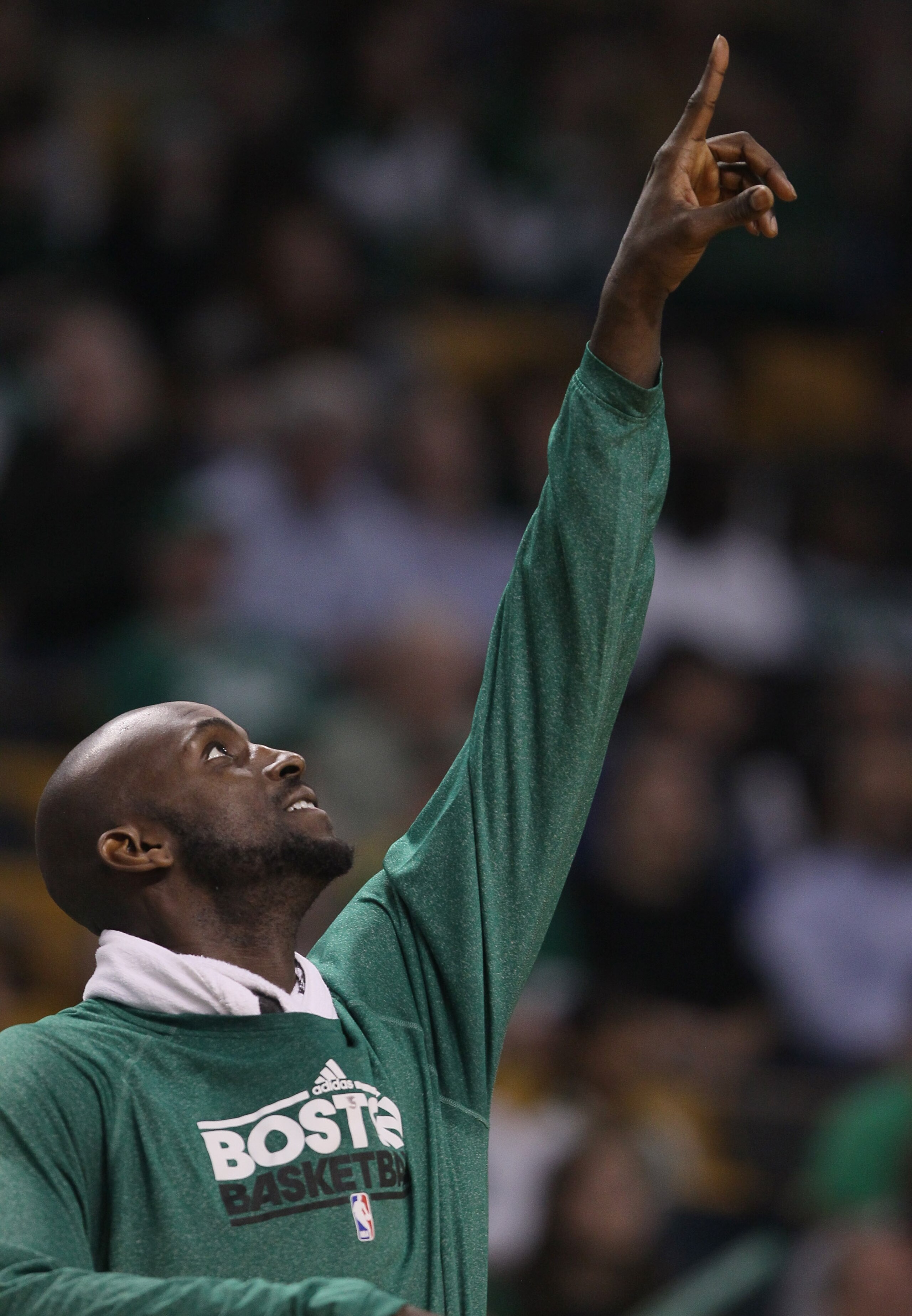 BOSTON, MA - MARCH 16: Kevin Garnett #5 of the Boston Celtics celebrates the win over the Indiana Pacers on March 16, 2011 at the TD Garden in Boston, Massachusetts. The Celtics defeated the Indiana Pacers 92-80. NOTE TO USER: User expressly acknowledges BOSTON, MA - MARCH 16: Kevin Garnett #5 of the Boston Celtics celebrates the win over the Indiana Pacers on March 16, 2011 at the TD Garden in Boston, Massachusetts. The Celtics defeated the Indiana Pacers 92-80. NOTE TO USER: User expressly acknowledges