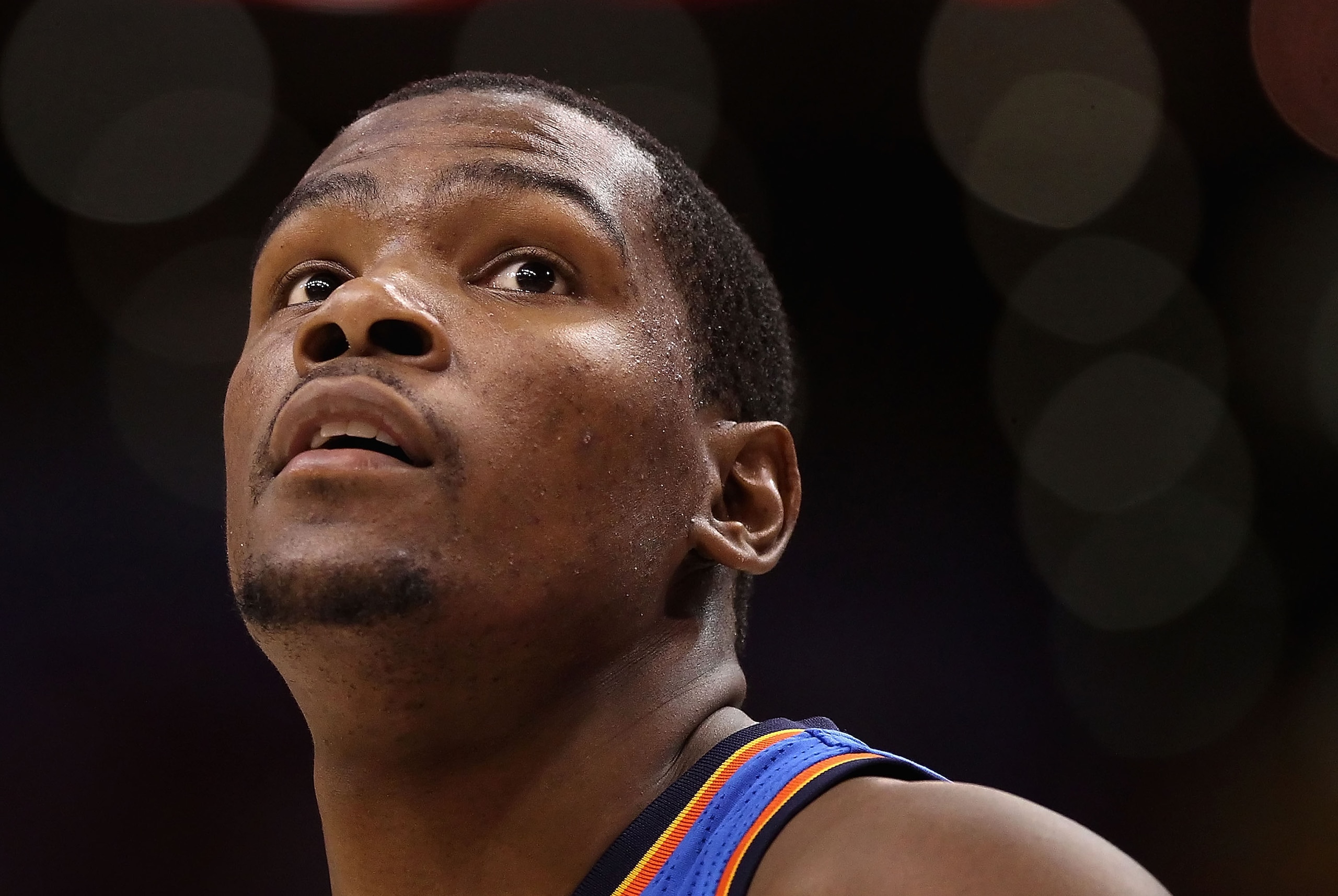 PHOENIX, AZ - MARCH 30:  Kevin Durant #35 of the Oklahoma City Thunder awaits a free throw shot during the NBA game against the Phoenix Suns at US Airways Center on March 30, 2011 in Phoenix, Arizona. The Thunder defeated the Suns 116-98.   NOTE TO USER: